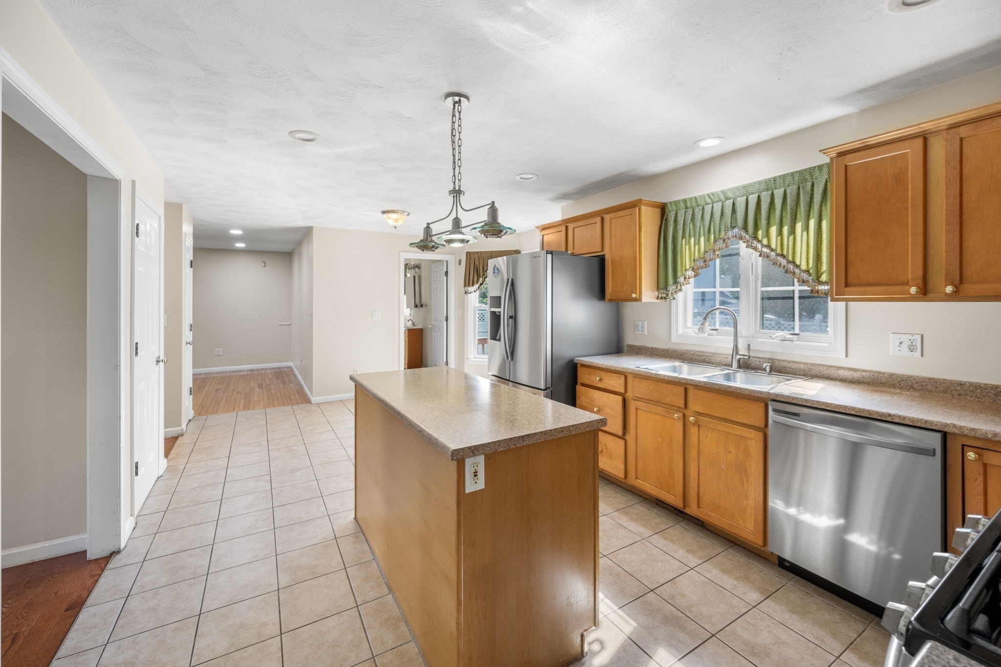 388 Varnum Ave Property Photo 14