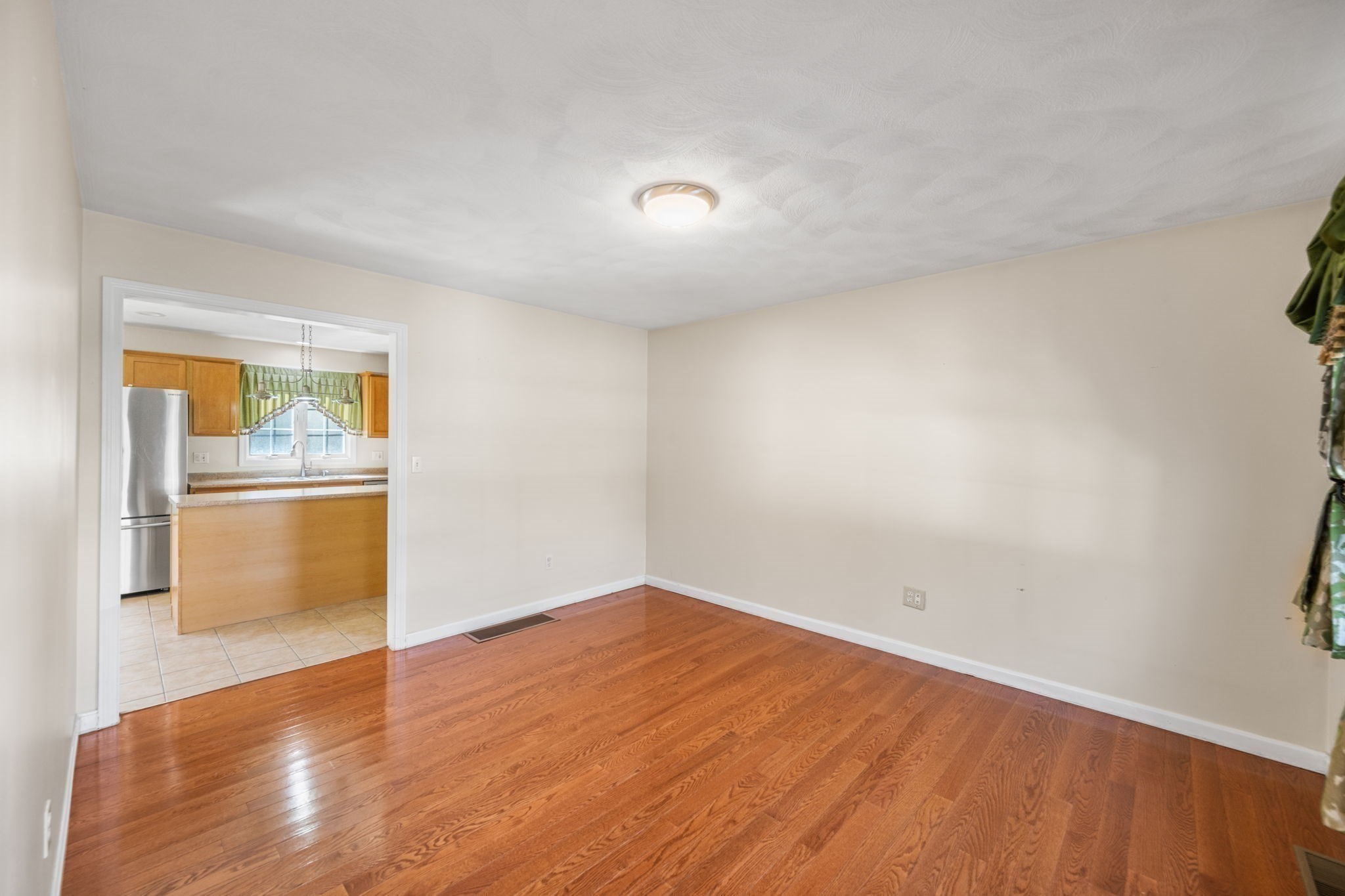 388 Varnum Ave Property Photo 16