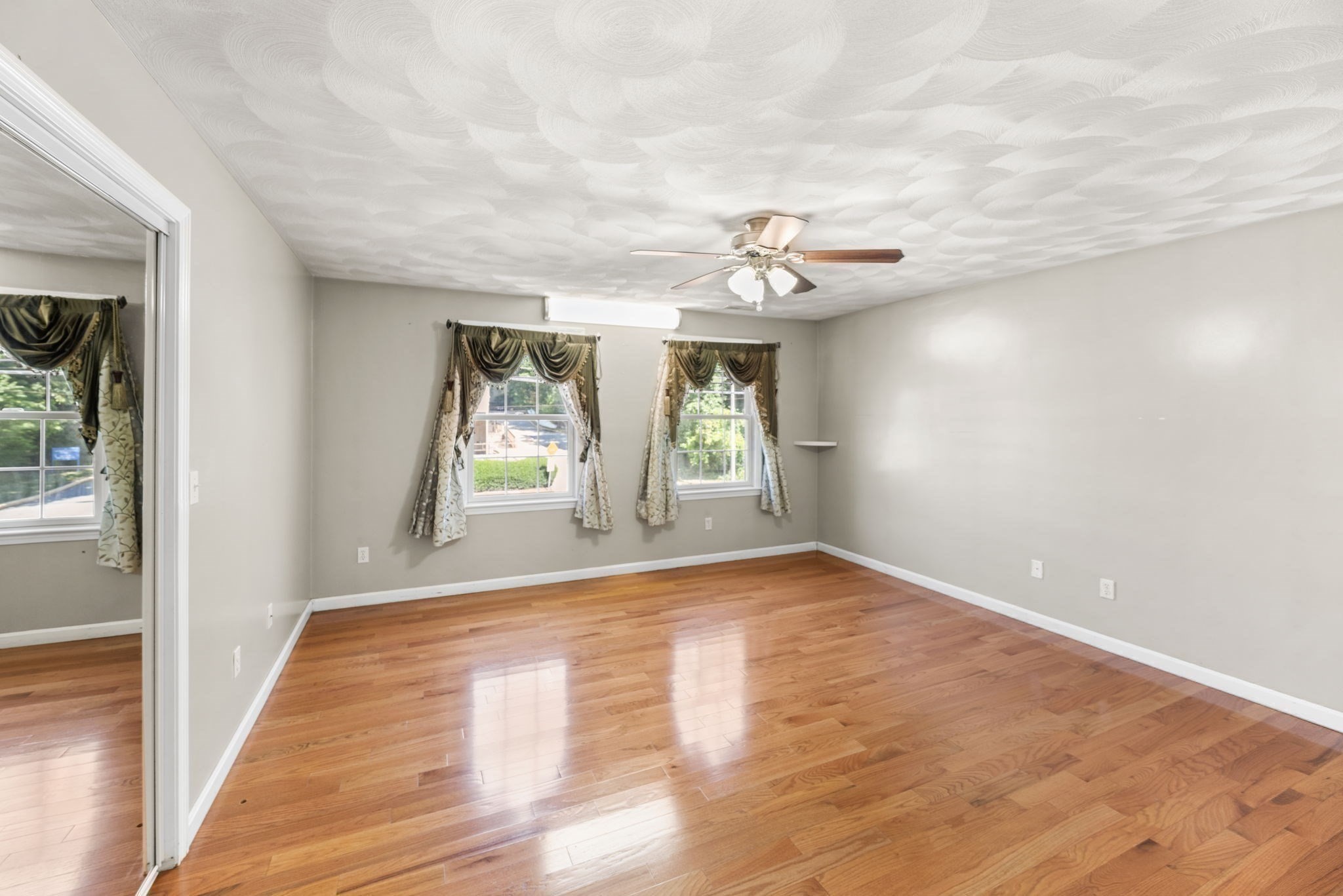 388 Varnum Ave Property Photo 18