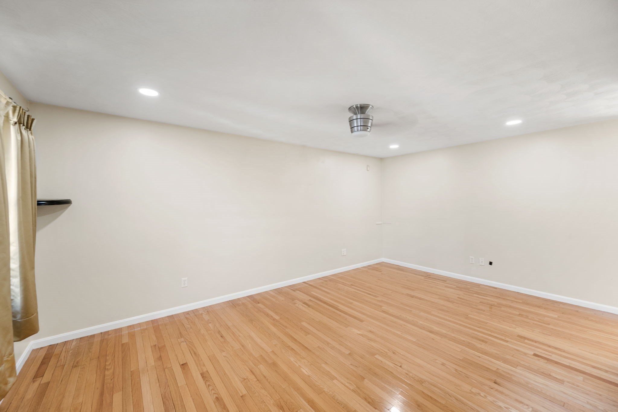388 Varnum Ave Property Photo 22