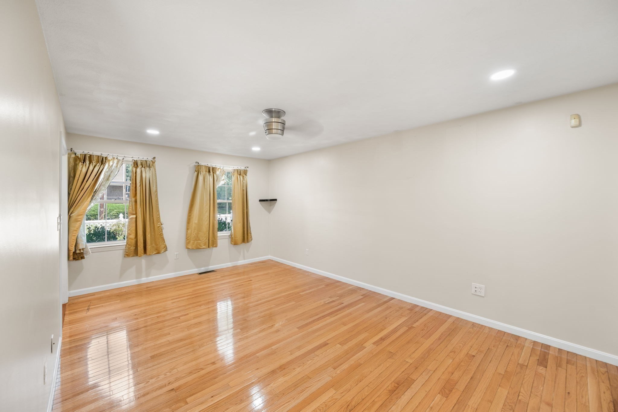 388 Varnum Ave Property Photo 23