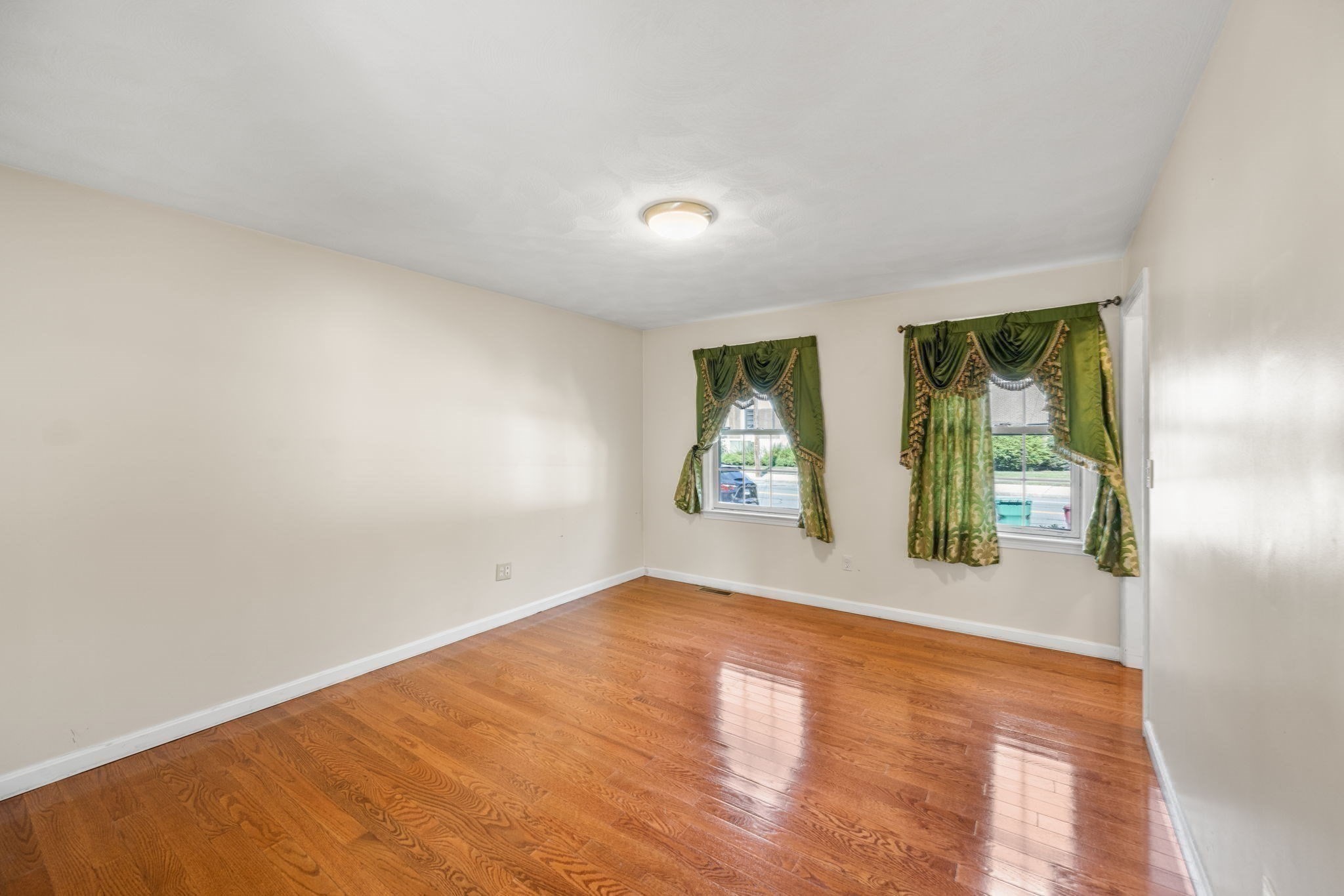 388 Varnum Ave Property Photo 29