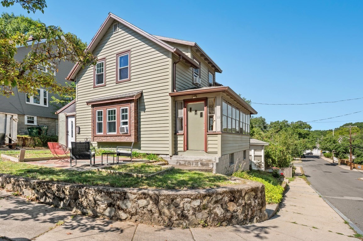 69 Foss St Property Photo 1