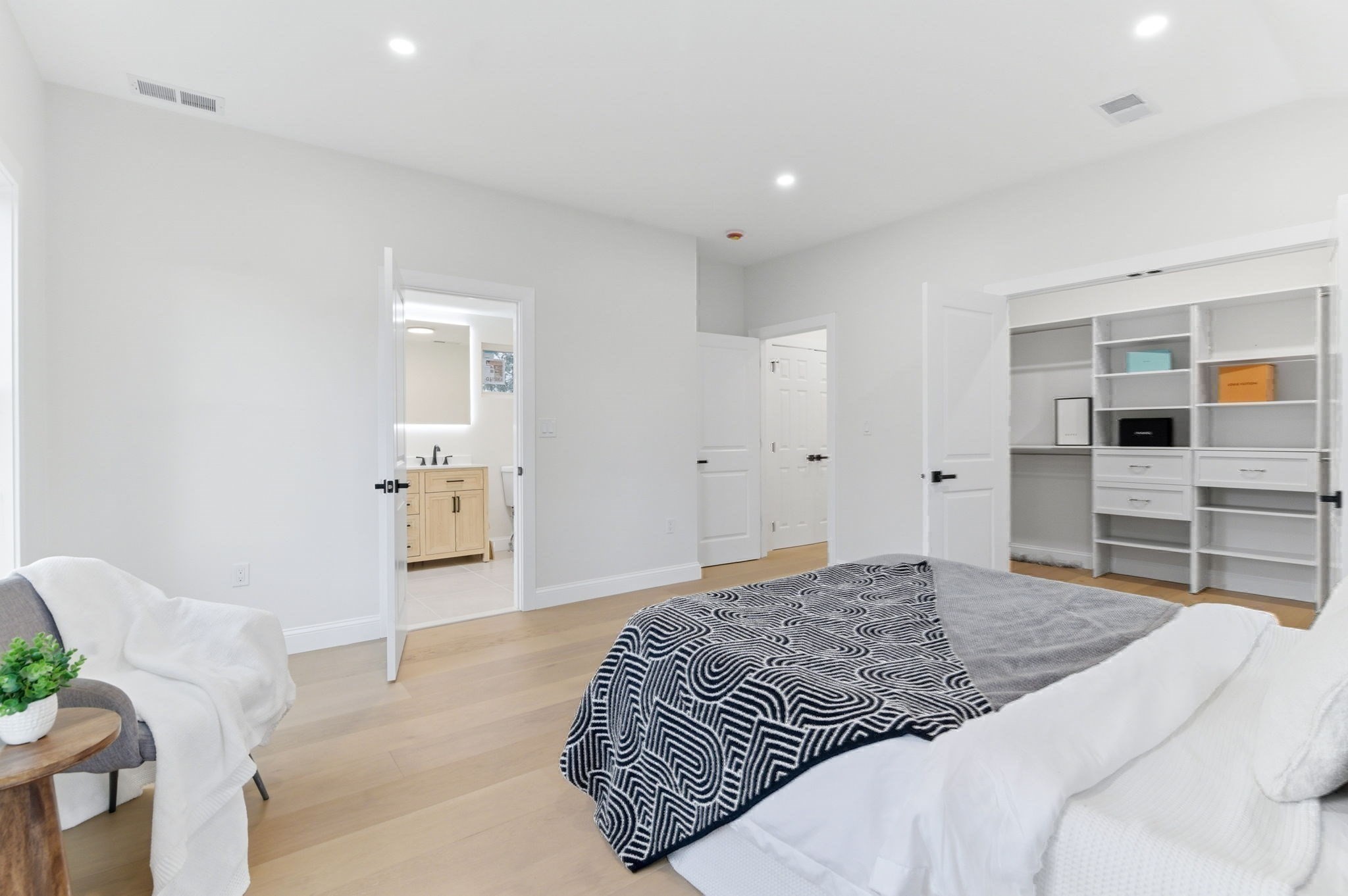 8 Guild St Property Photo 27