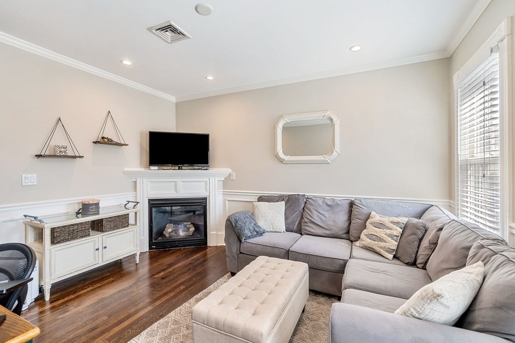 176 Bowen St # 3 Property Photo 1