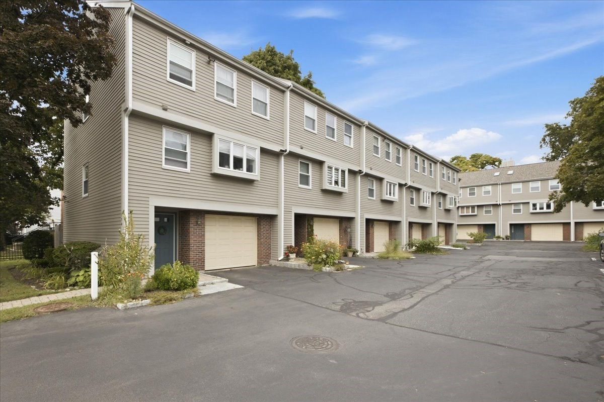174 Adams Street # 2 Property Photo 3