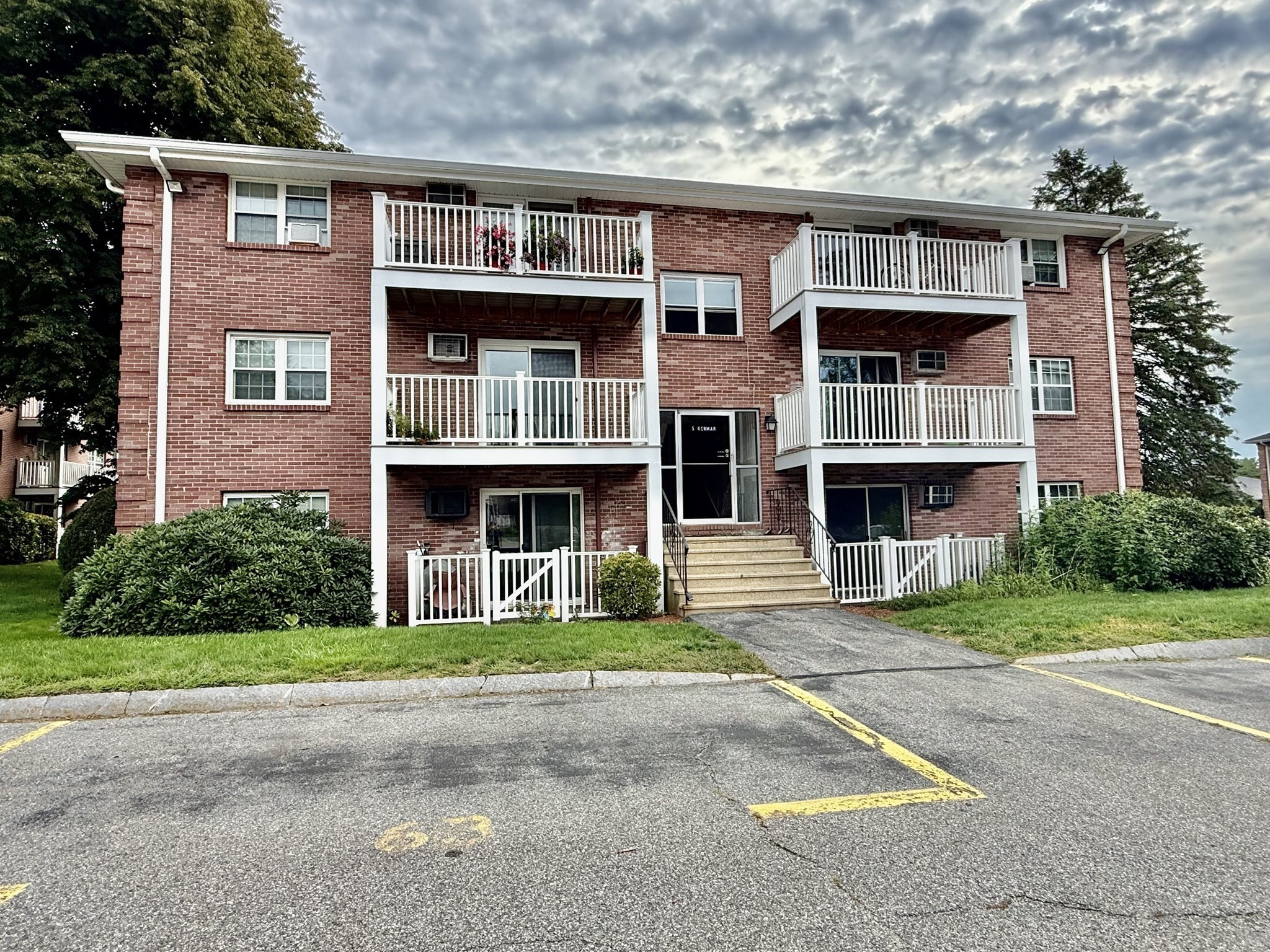 5 Kenmar Drive # 7 Property Photo 1