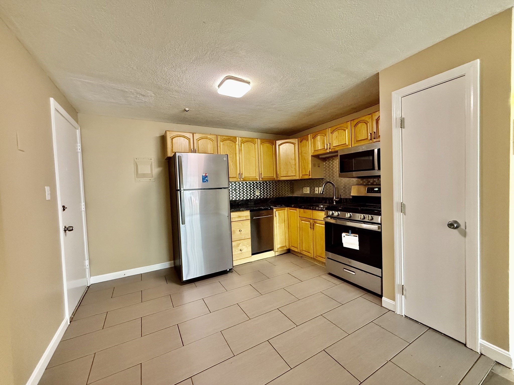 5 Kenmar Drive # 7 Property Photo 3