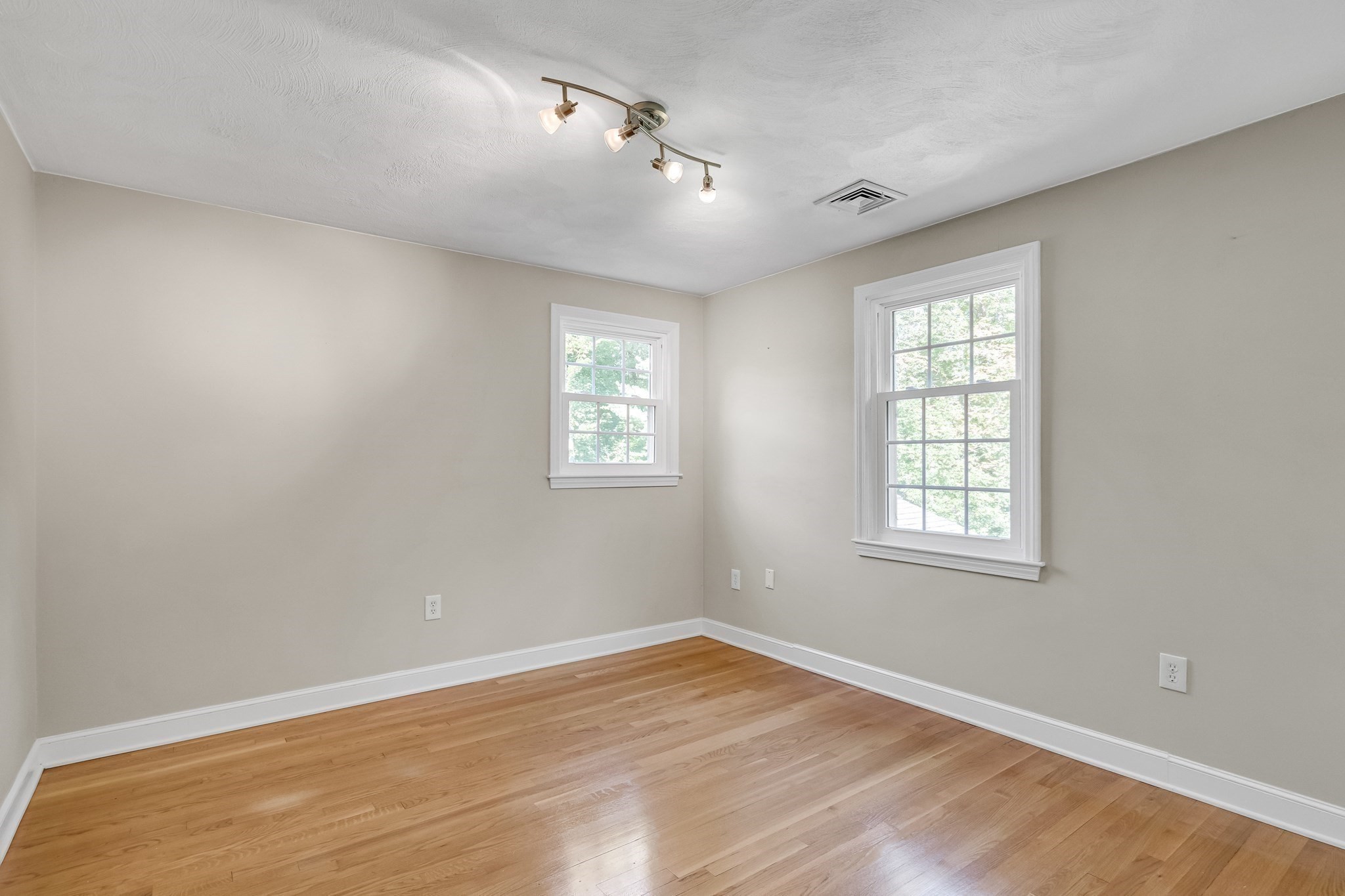 8 Barry Dr Property Photo 25