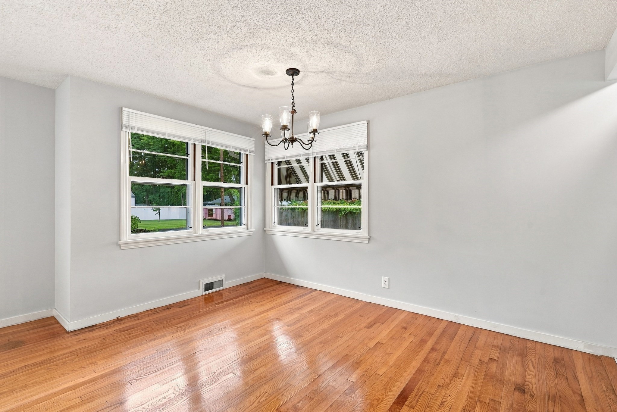 13 Parker St Property Photo 14