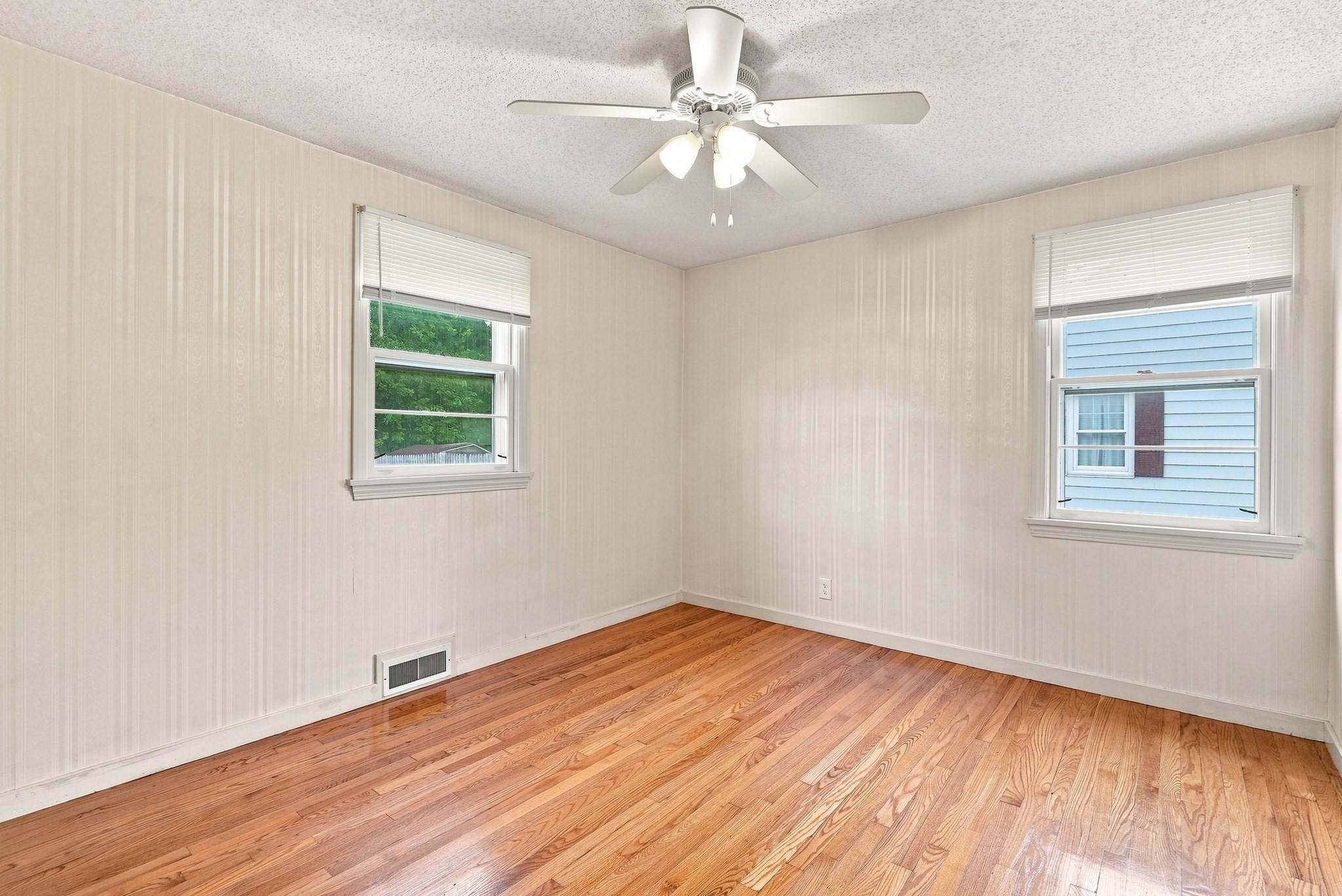 13 Parker St Property Photo 26