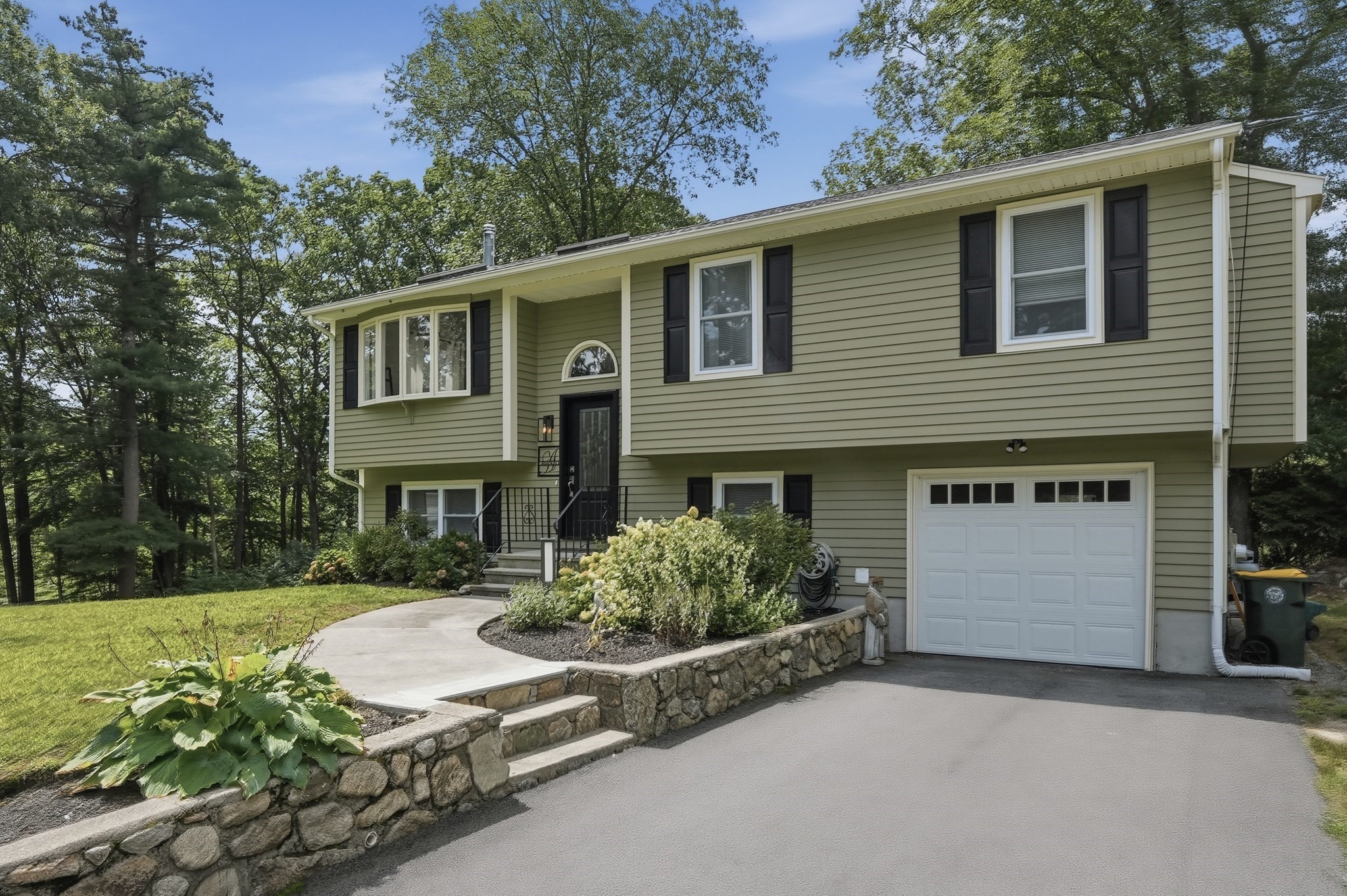 32 Mountaindale Rd Property Photo 2