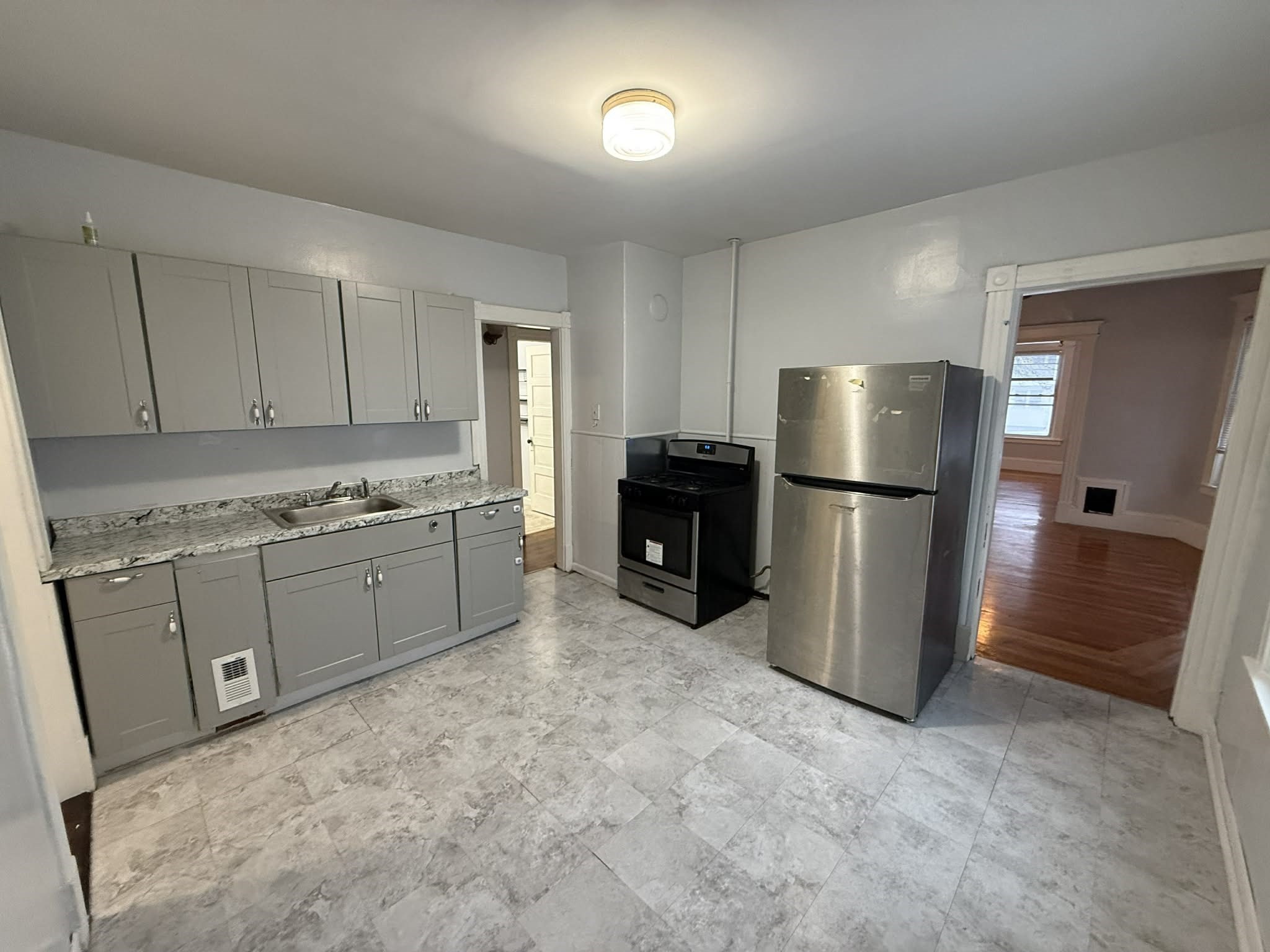 190 Oak Property Photo 1