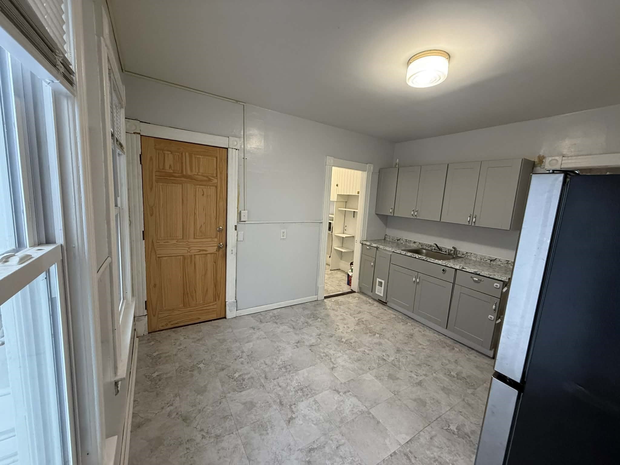 190 Oak Property Photo 2
