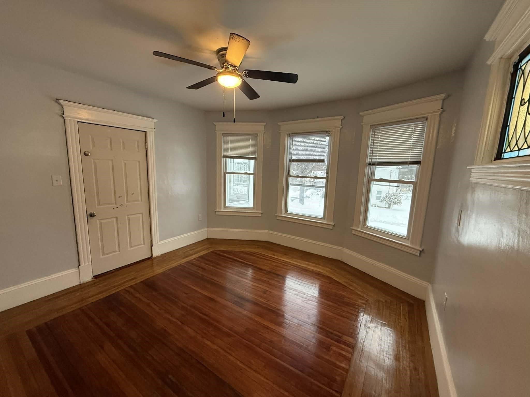 190 Oak Property Photo 5