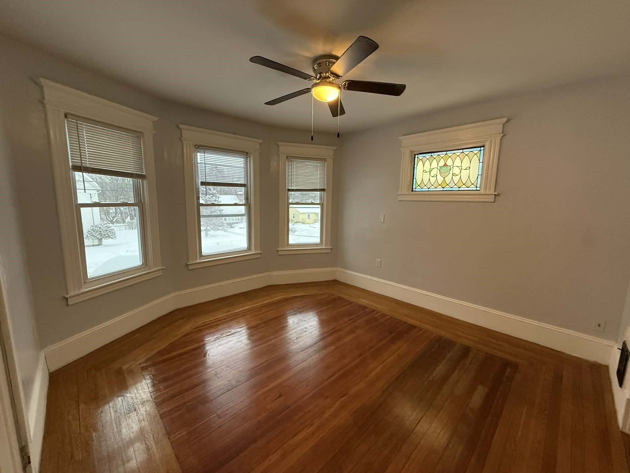 190 Oak Property Photo 6
