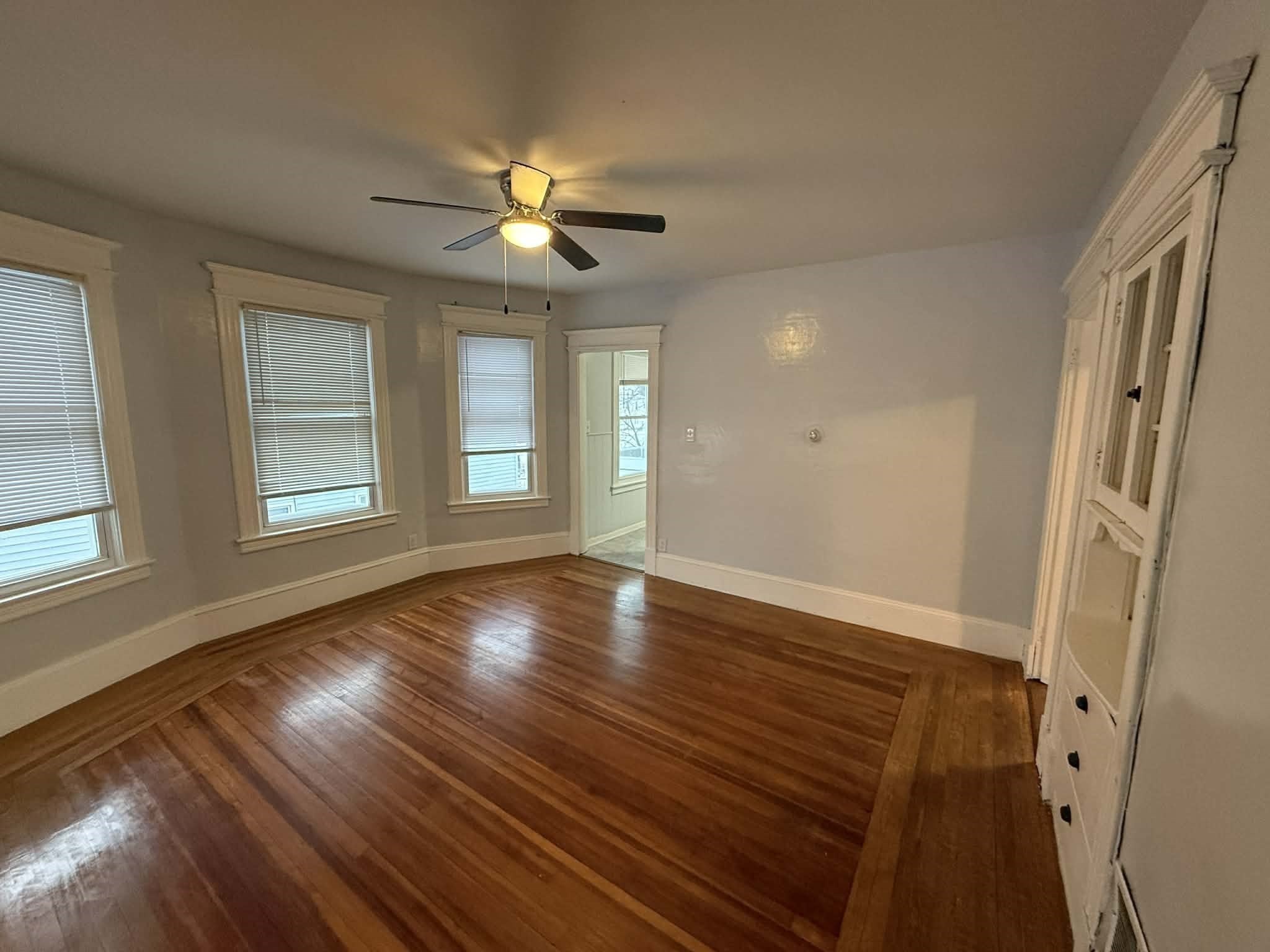 190 Oak Property Photo 8
