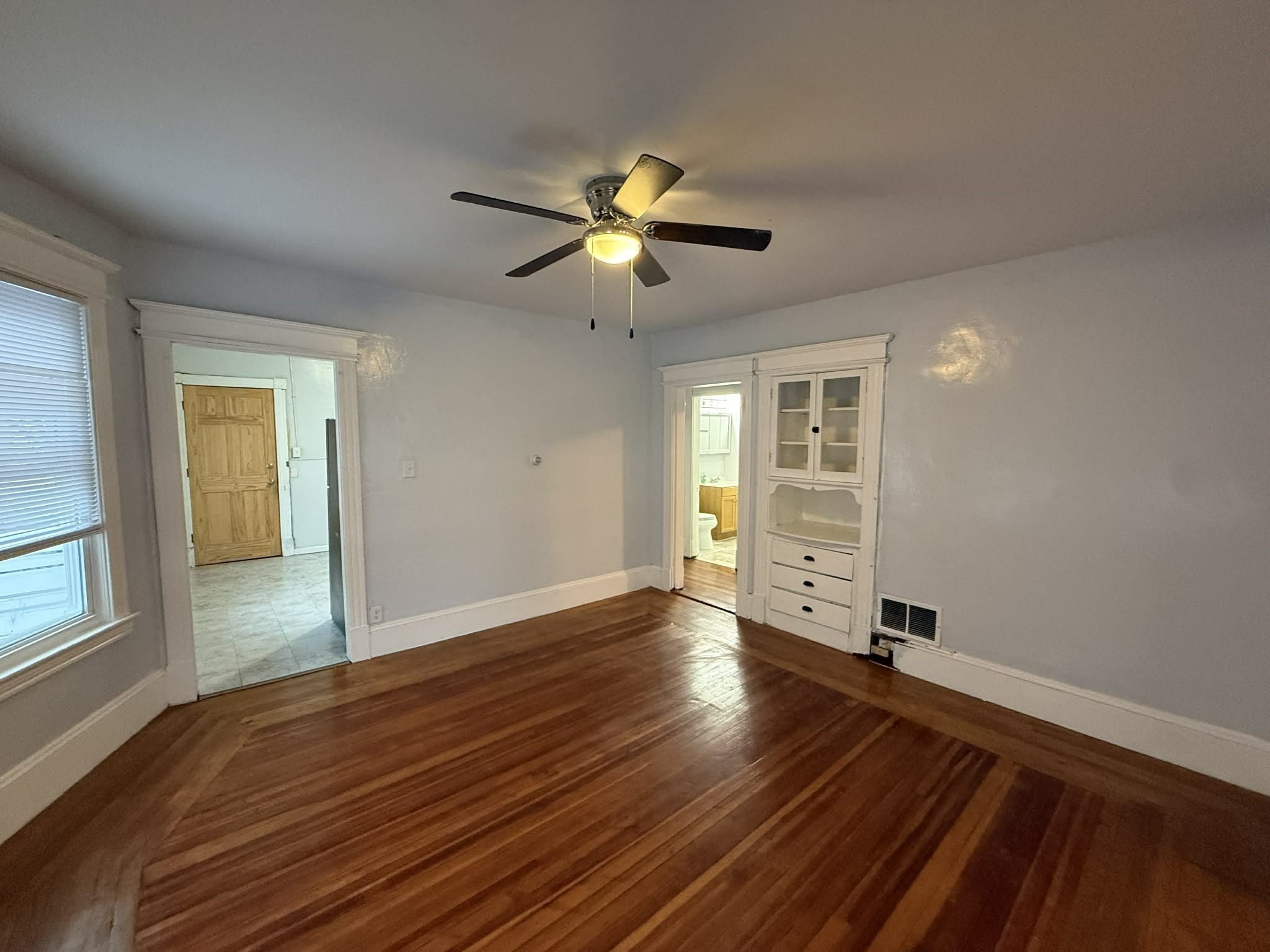 190 Oak Property Photo 9