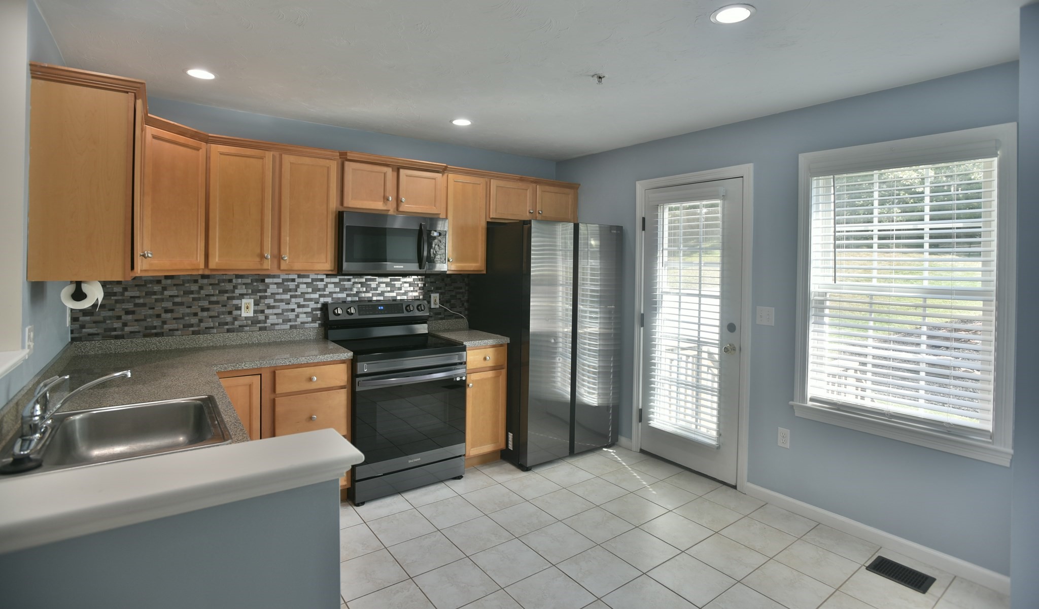 83 Boxberry Ln # 83 Property Photo 8