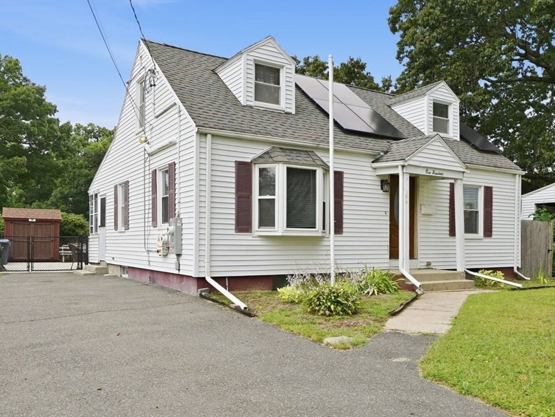 100 Lang St Property Photo 3