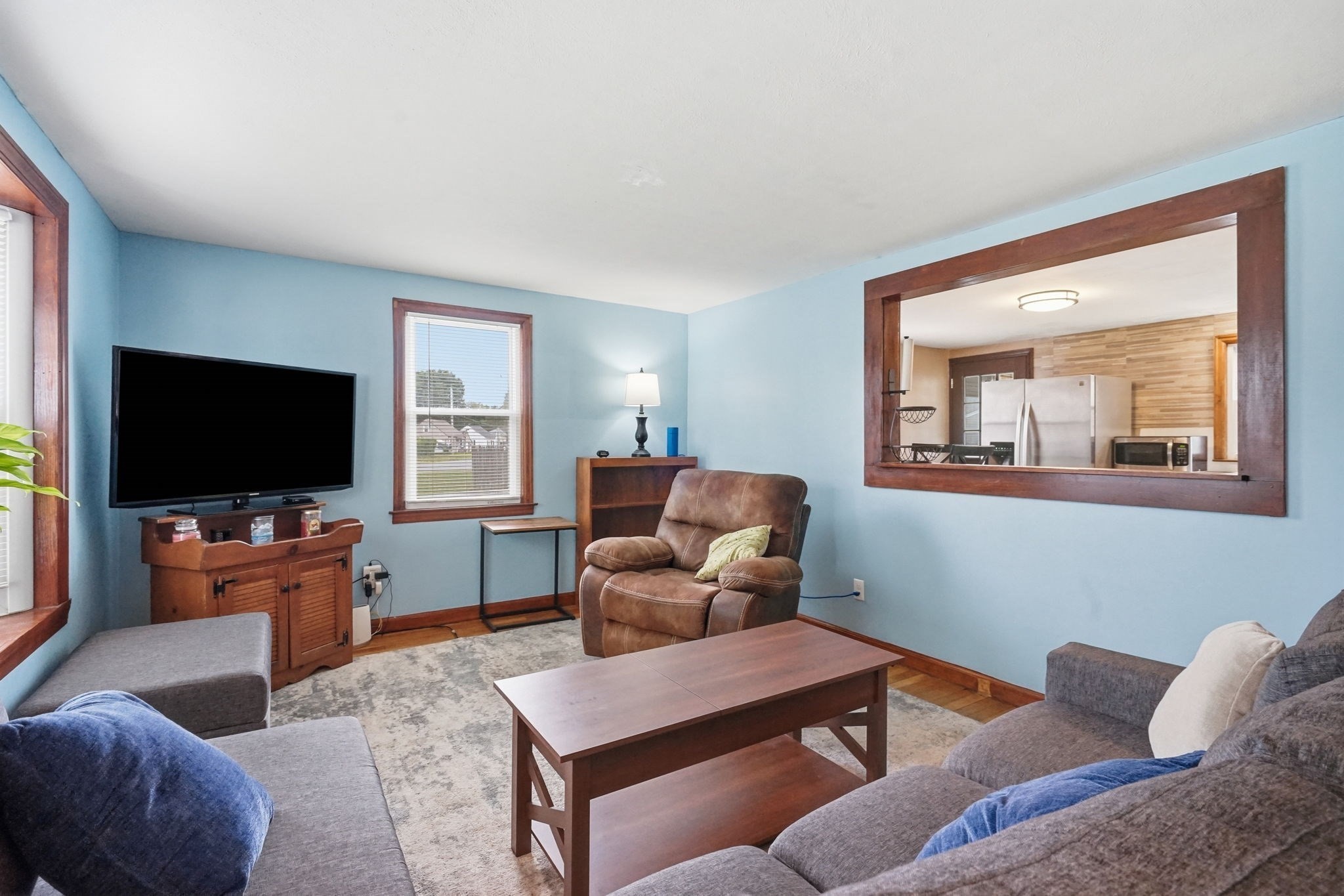 100 Lang St Property Photo 6