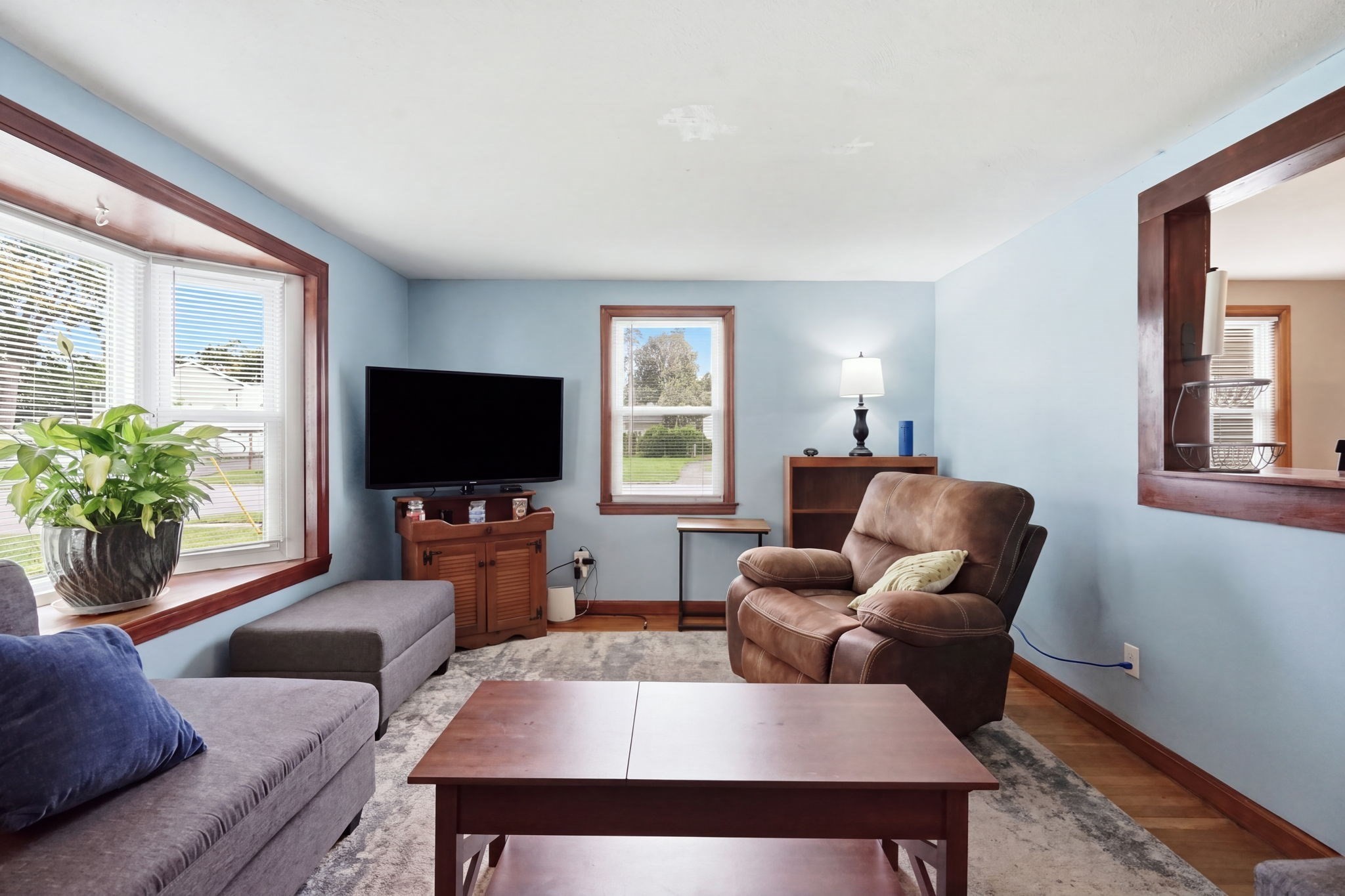 100 Lang St Property Photo 8