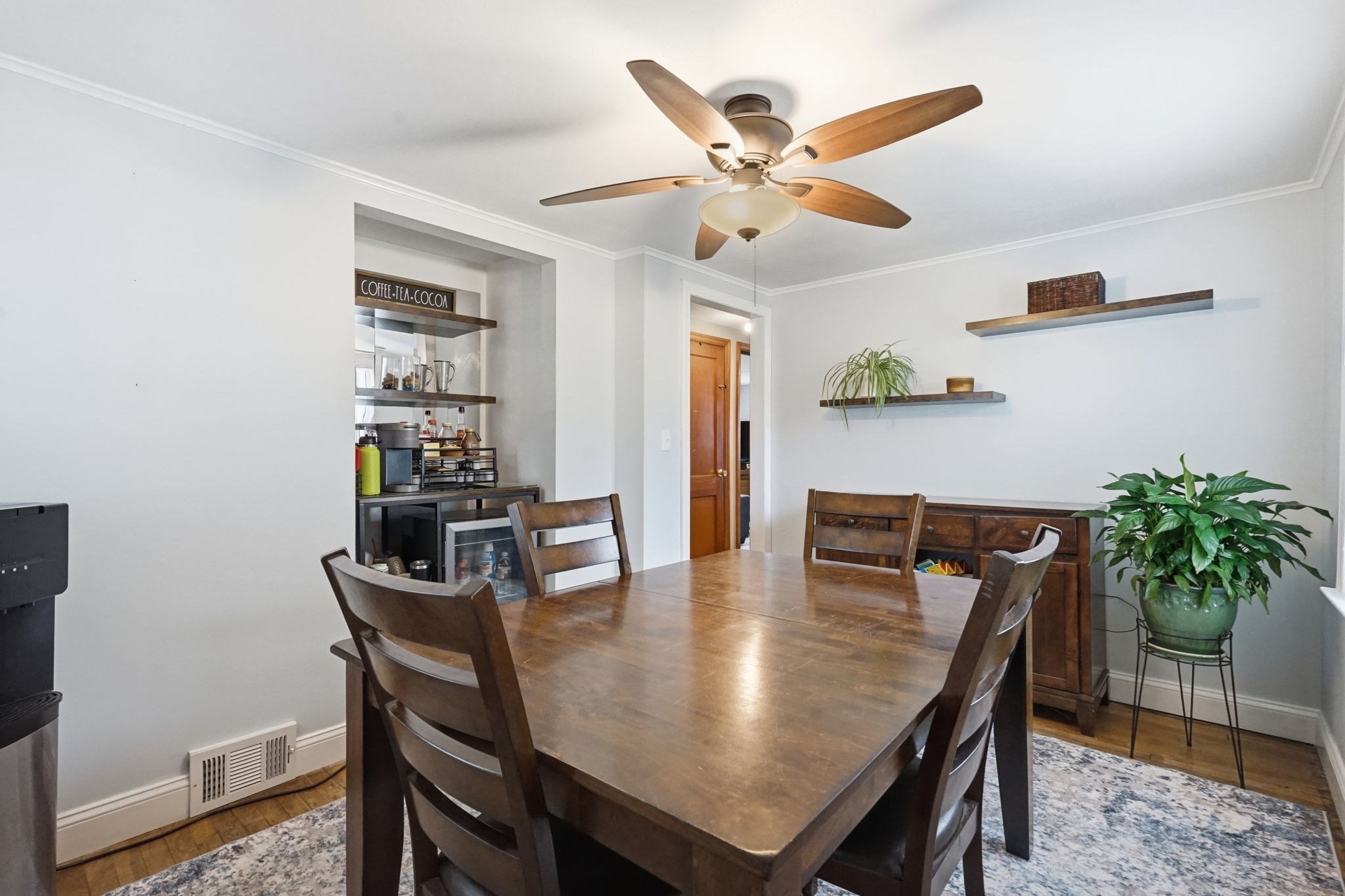 100 Lang St Property Photo 18