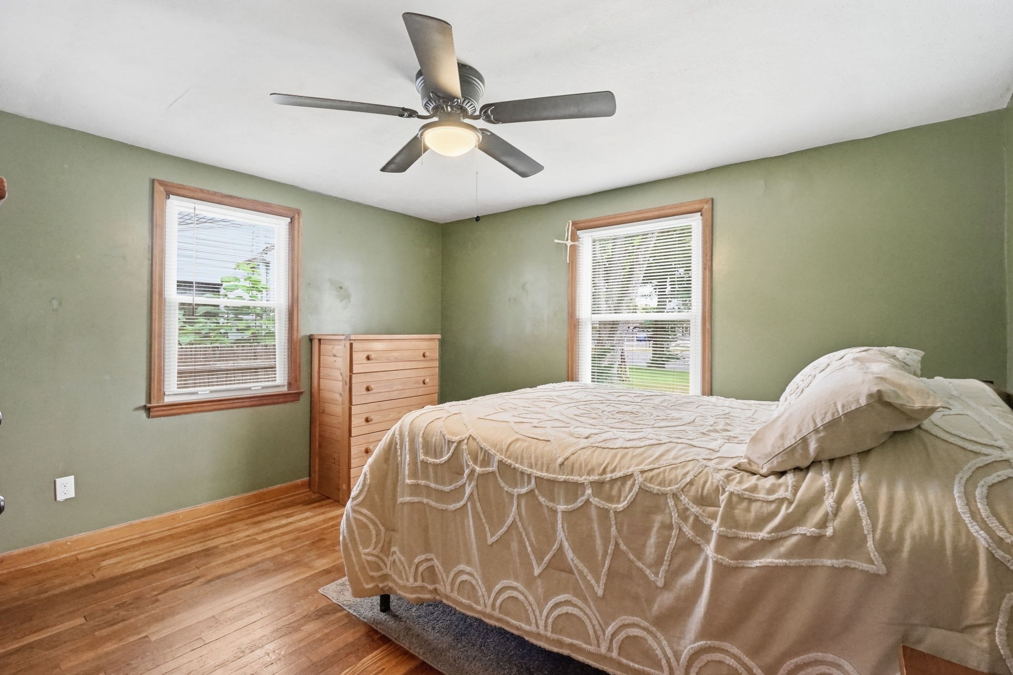 100 Lang St Property Photo 20