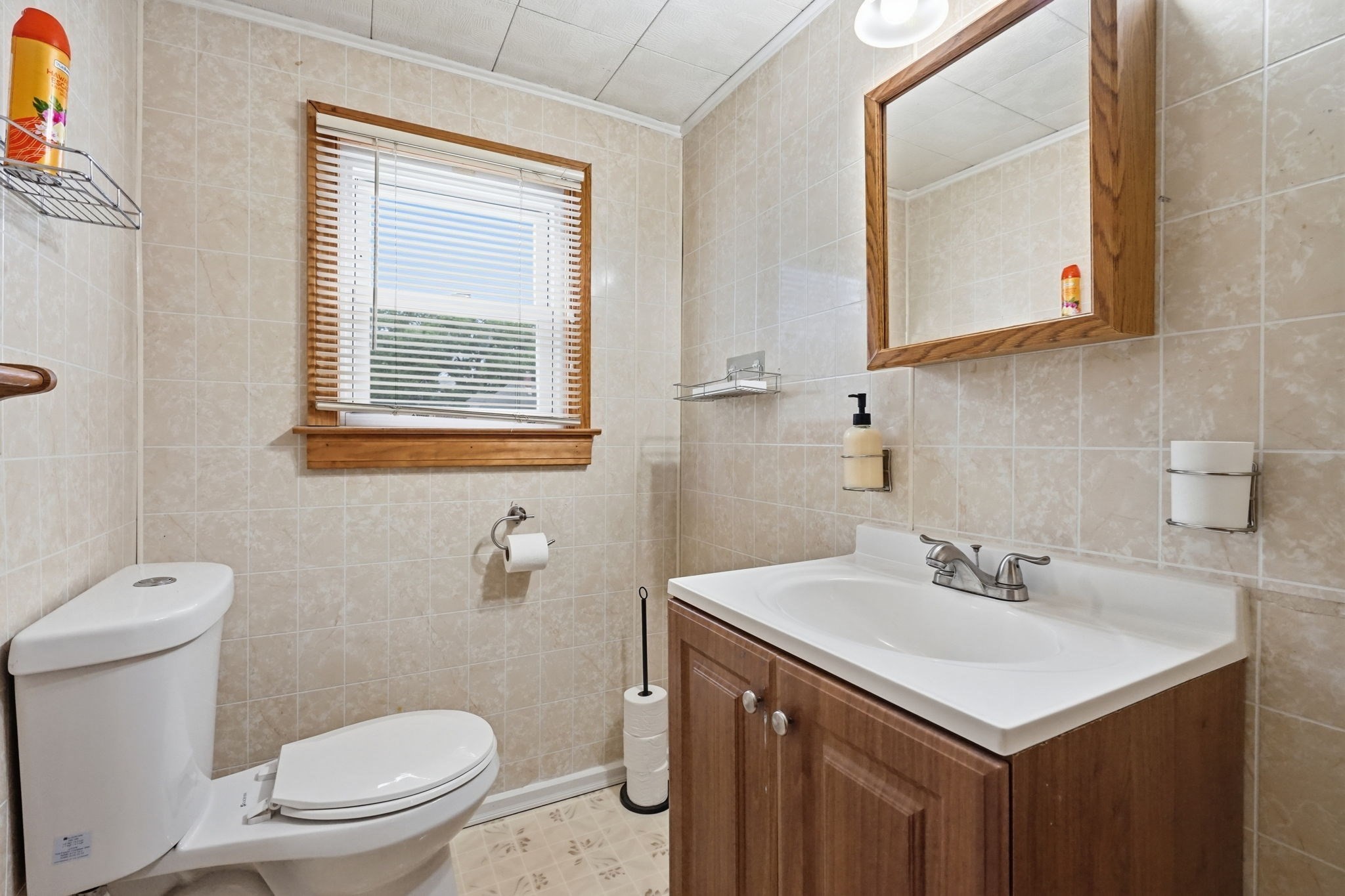 100 Lang St Property Photo 28
