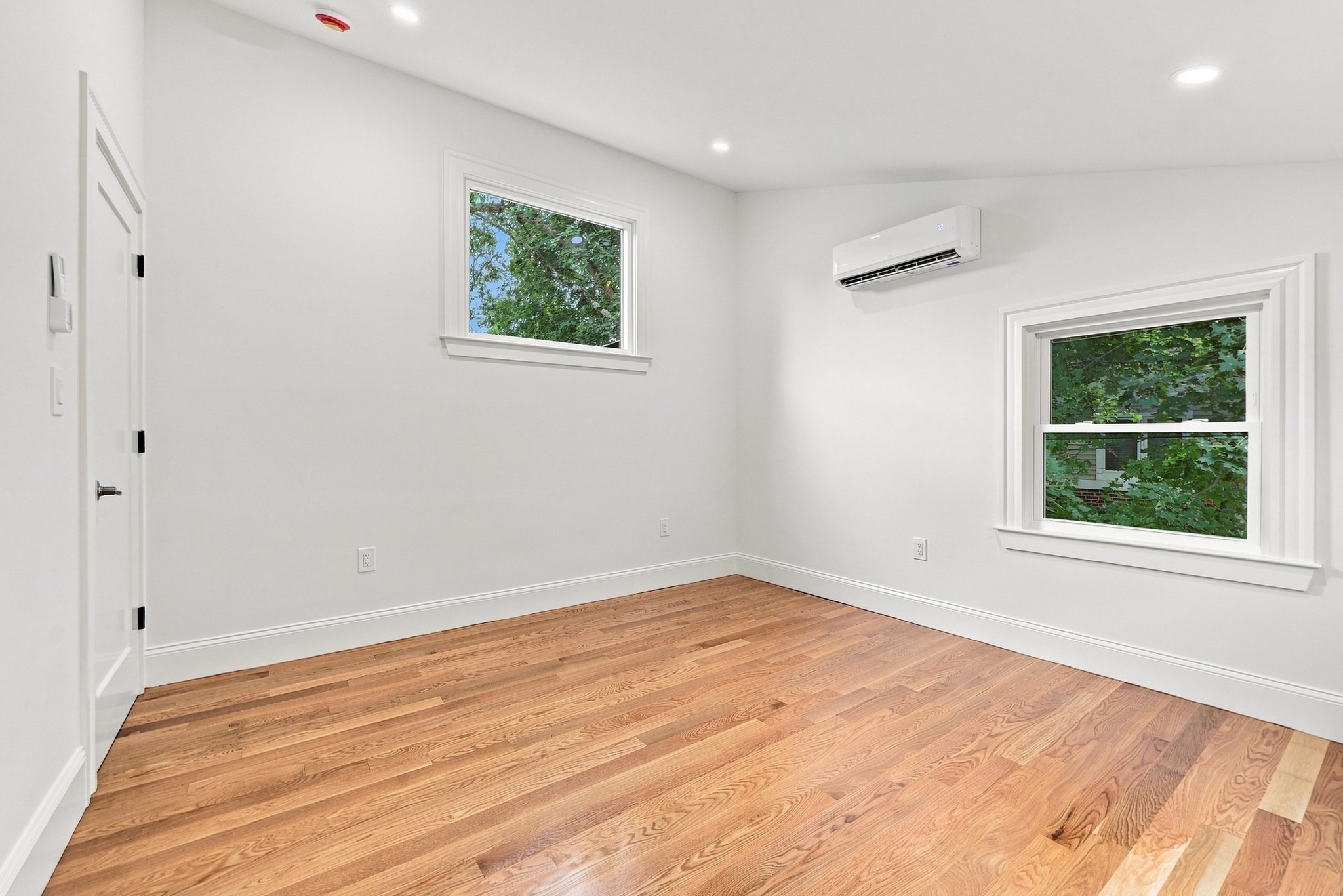 121 Elm St Property Photo 25