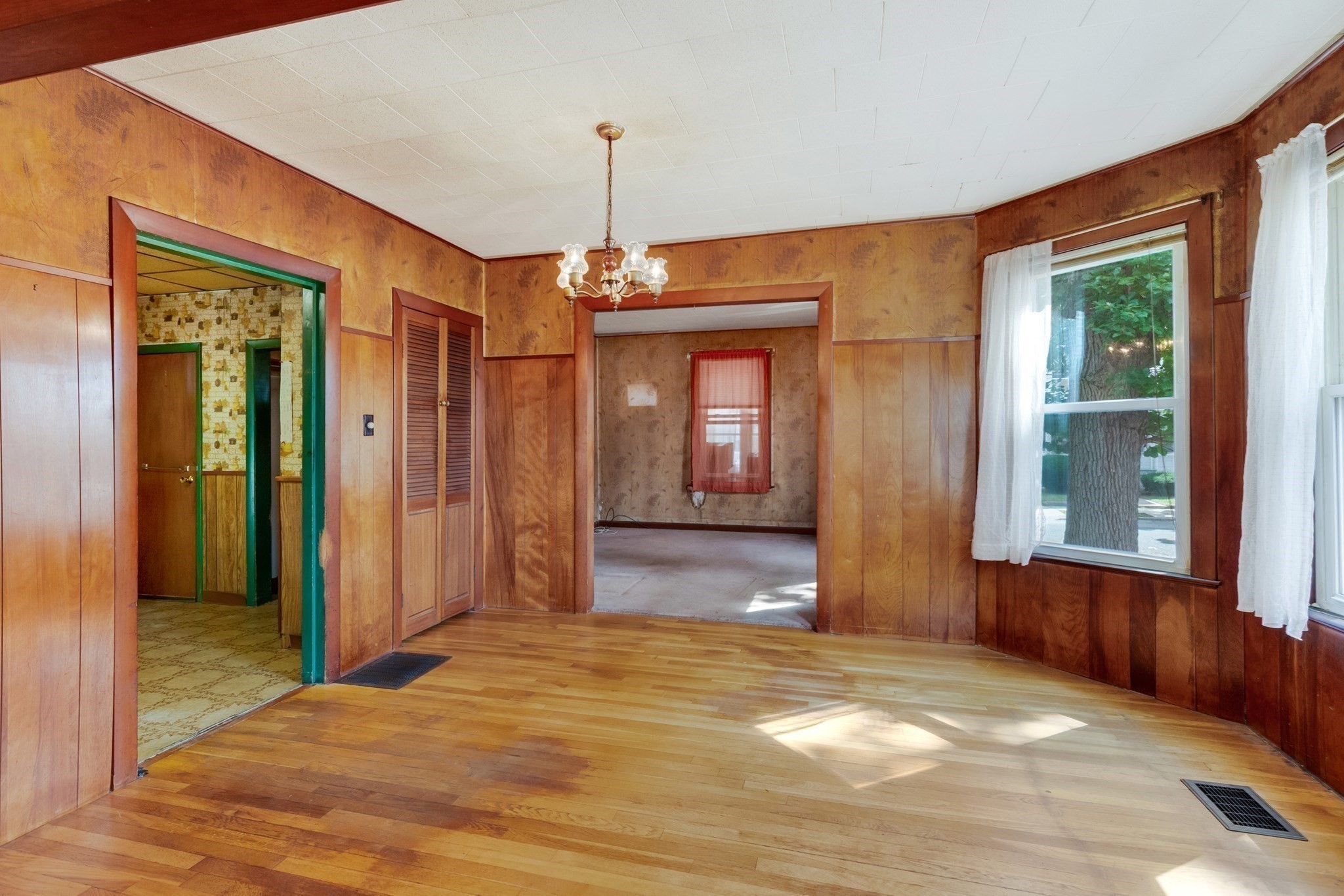 44 Sheridan Ave. Property Photo 8