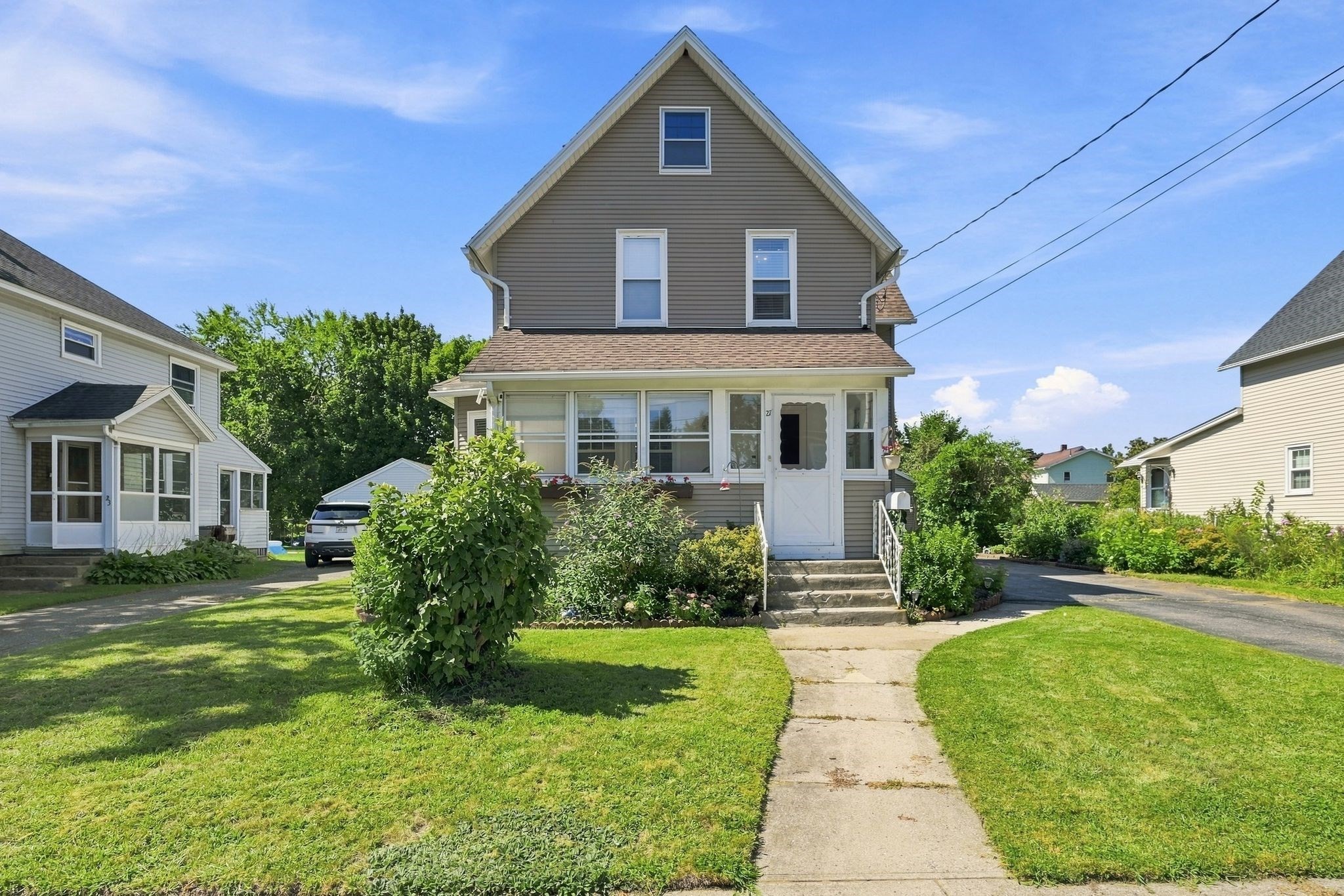 27 Elm St Property Photo 1