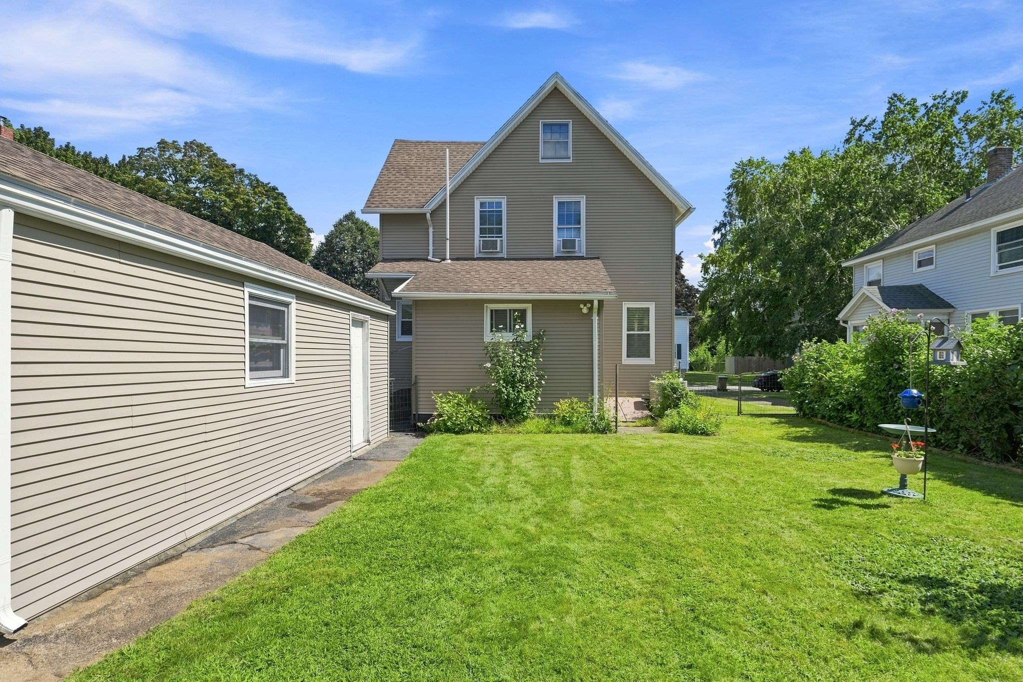 27 Elm St Property Photo 40