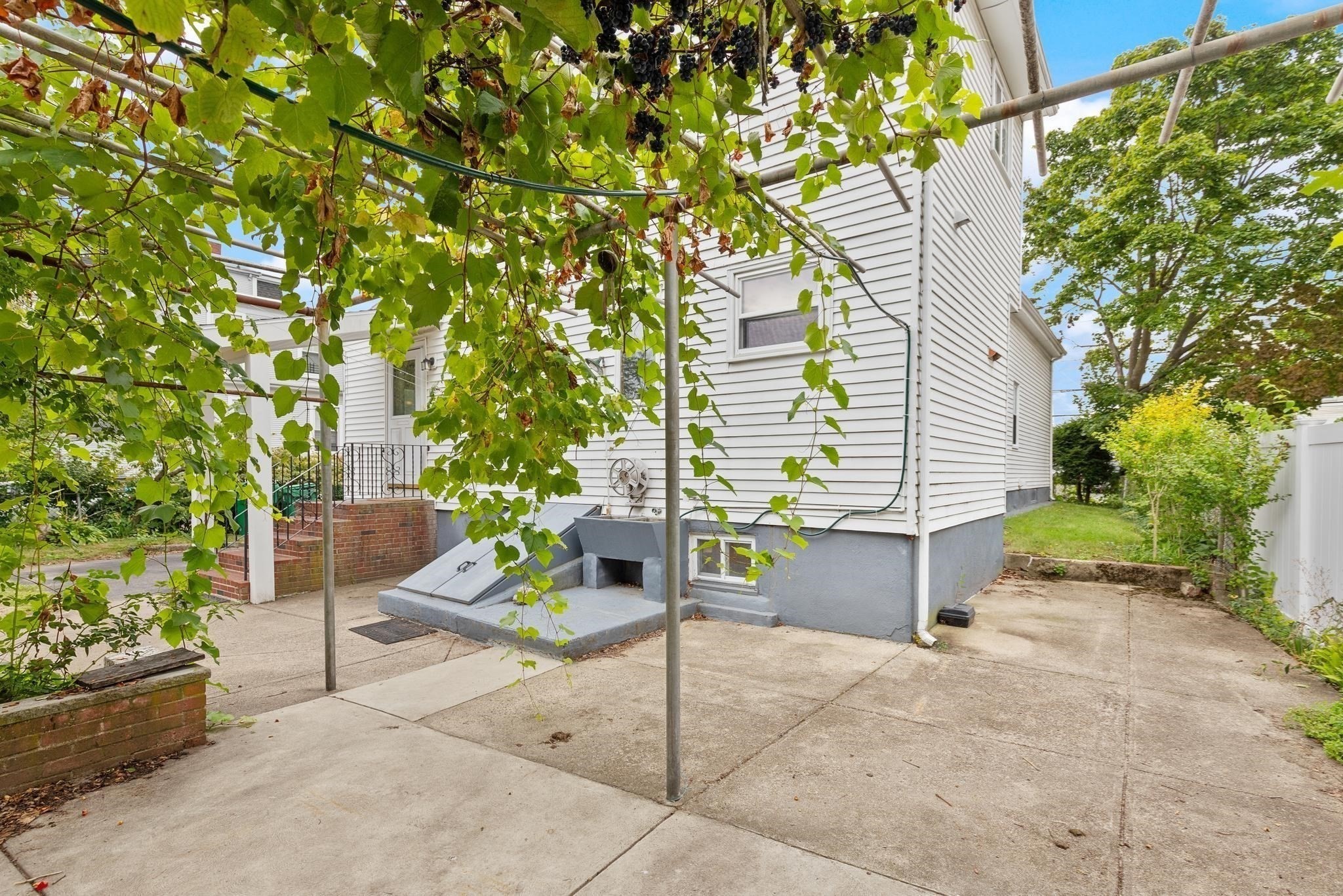 161 Park St Property Photo 37