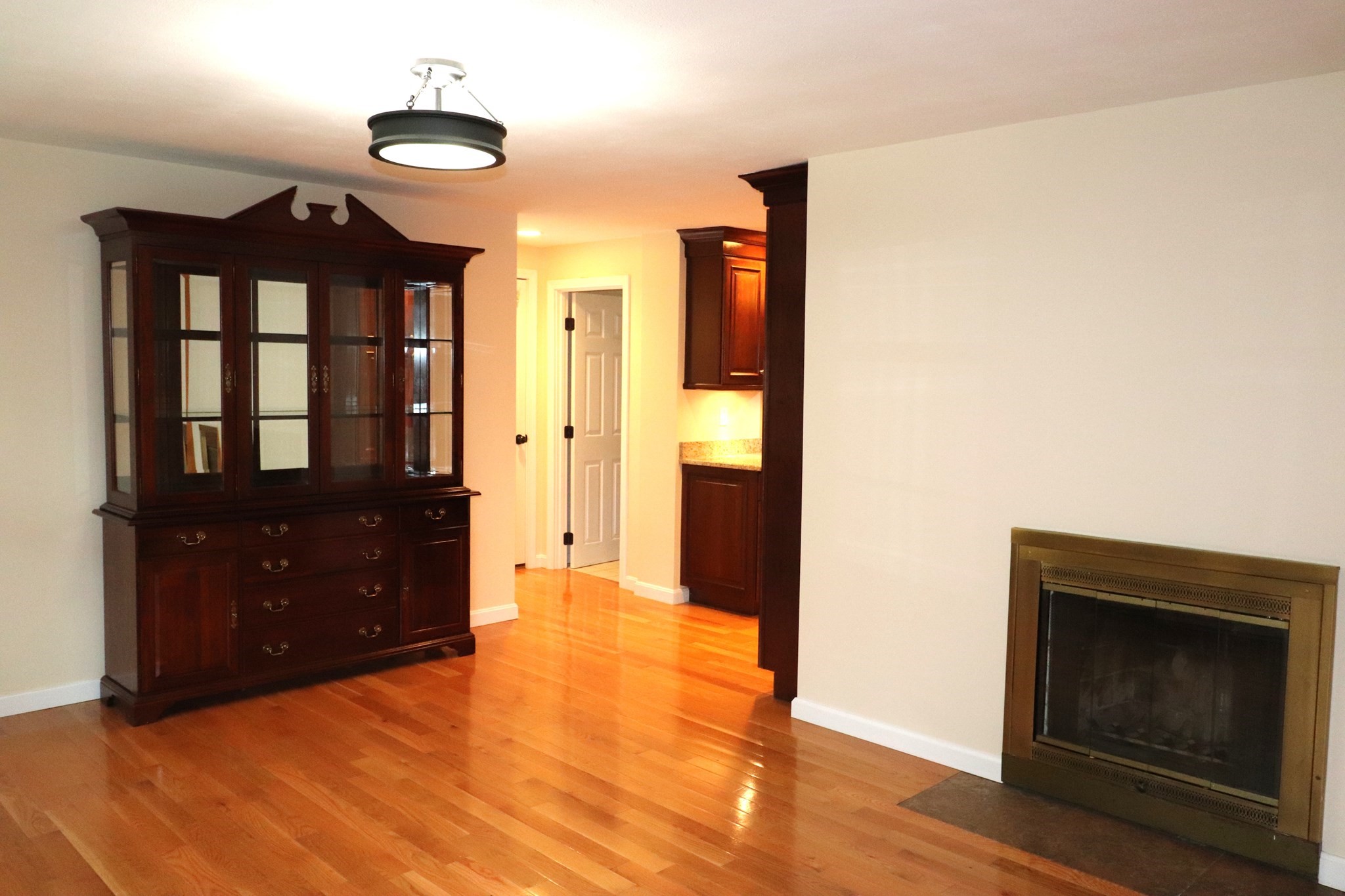 146 Walnut St Property Photo 4