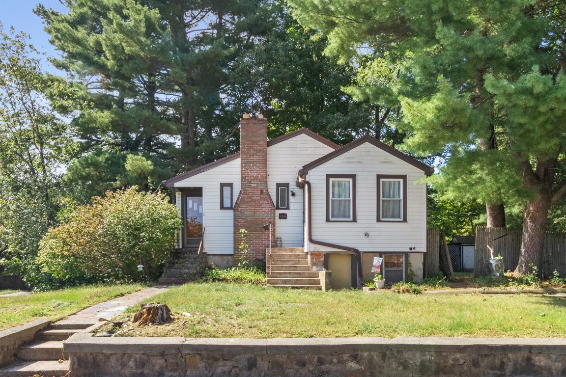 2 Clark Circle Property Photo 1