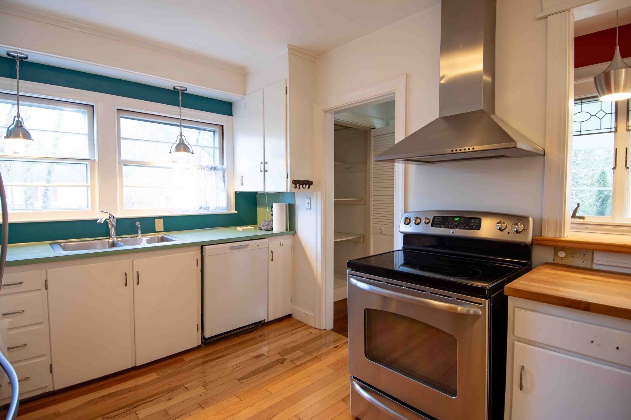 92 Cottage Street Property Photo 2