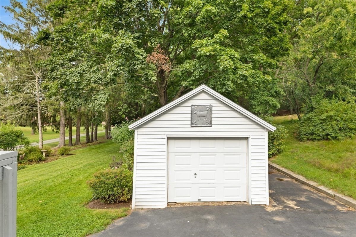 48 Davis St Property Photo 9