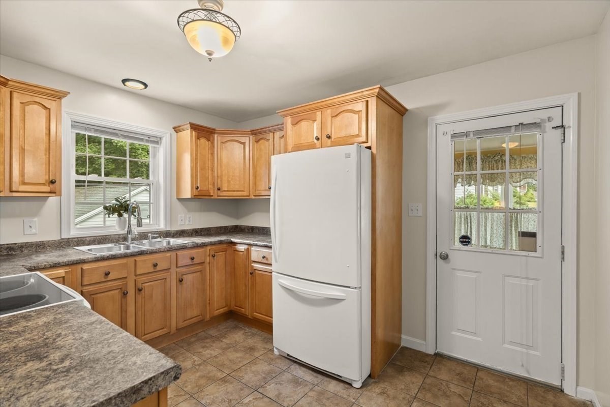 48 Davis St Property Photo 13
