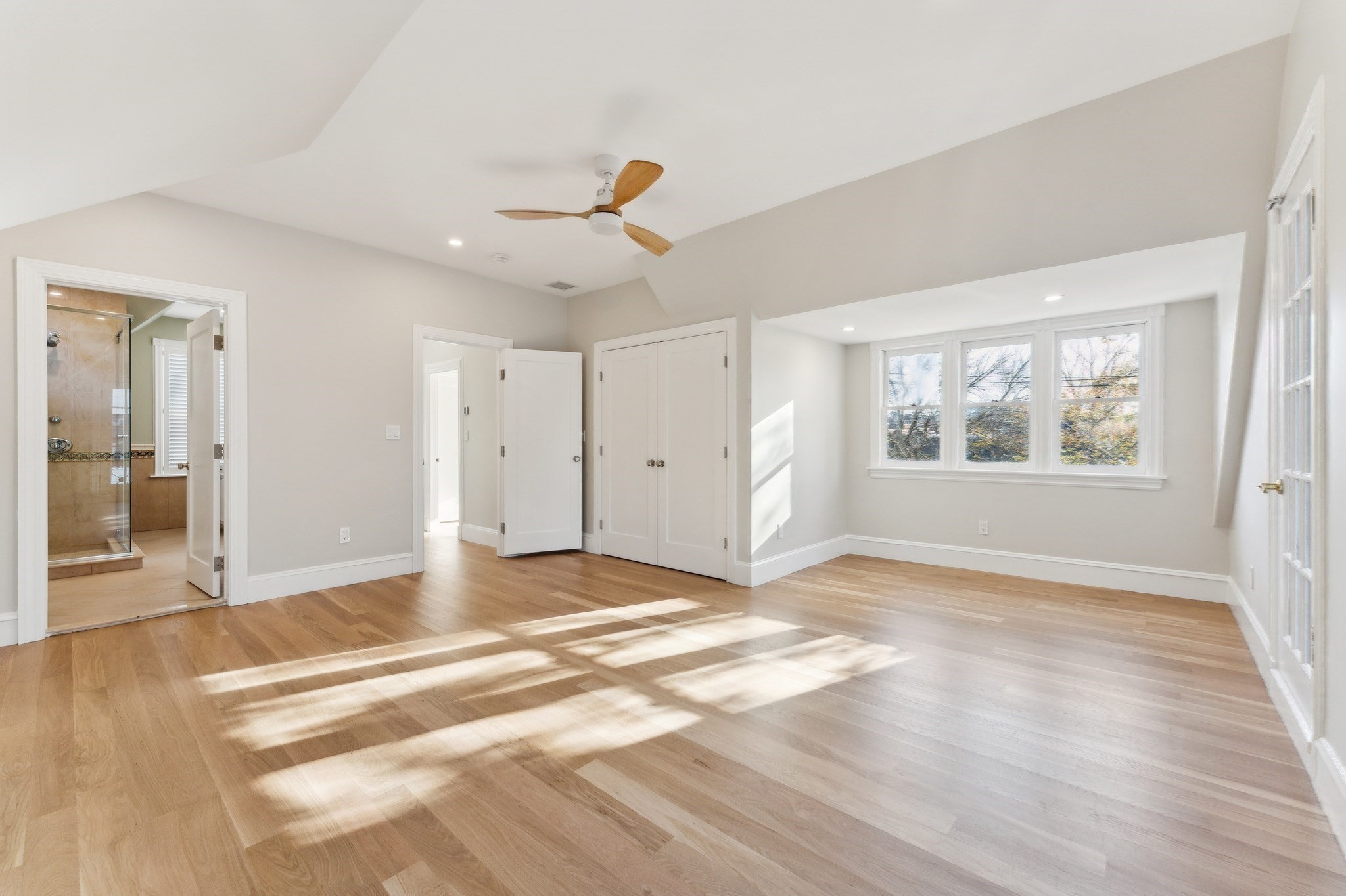 220 Aspinwall Ave Property Photo 32