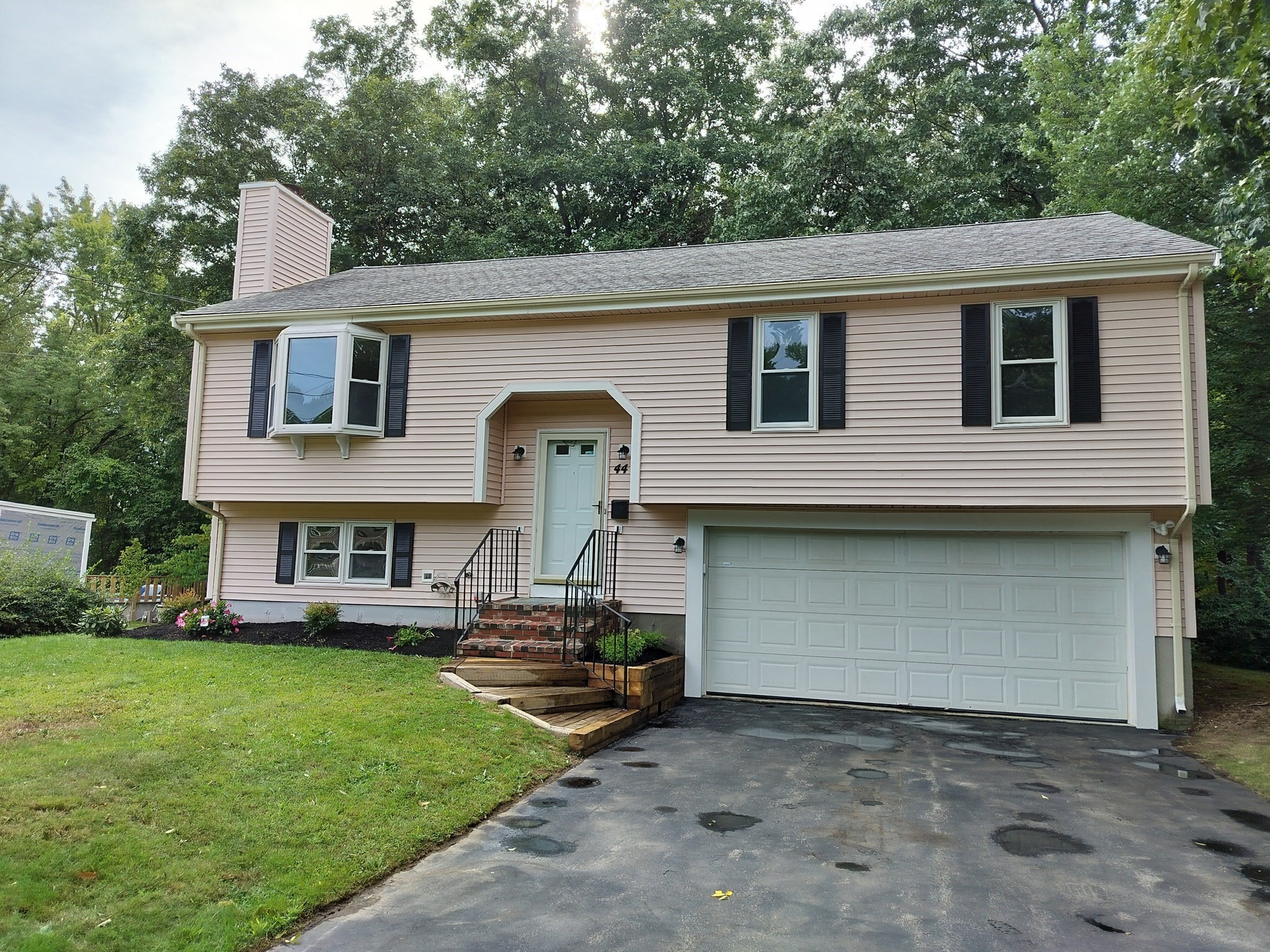 44 Jonathan Way Property Photo 1