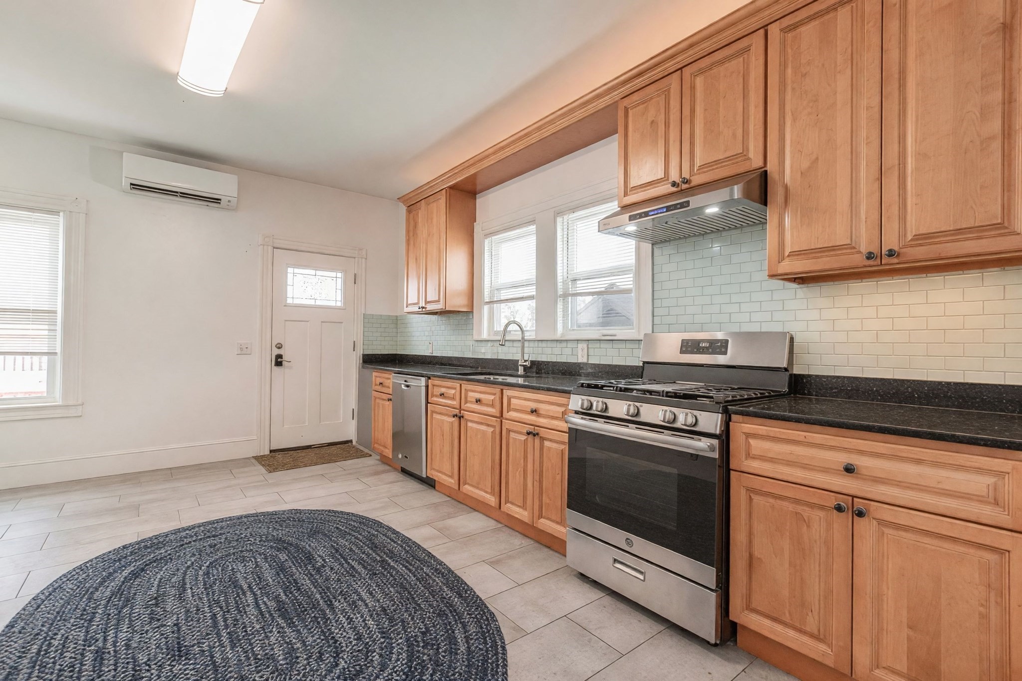 38 Davis St Property Photo 6