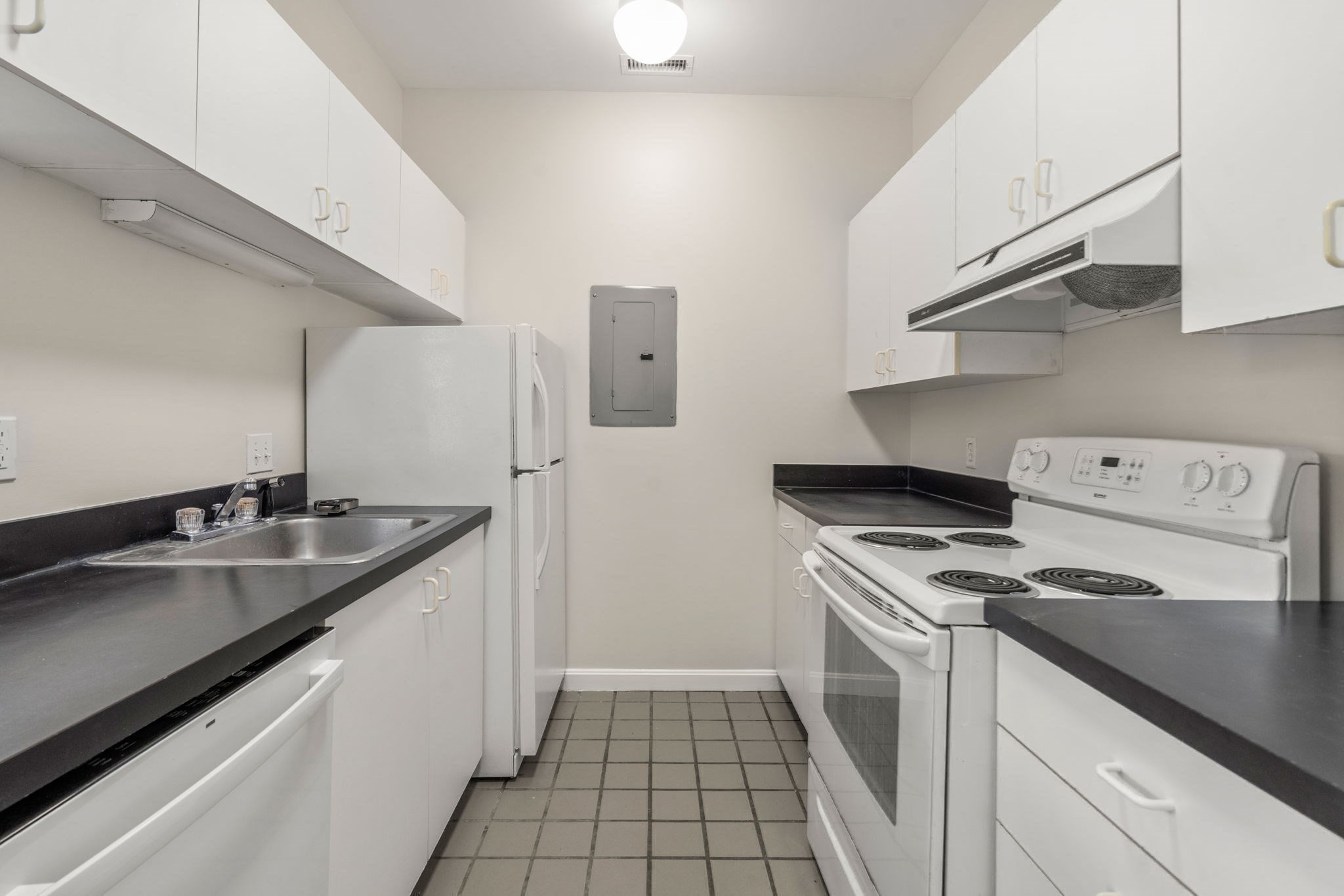 218 Thorndike St # 208b Property Photo 5