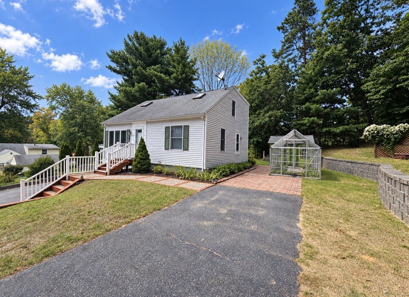 6 North Lane Property Photo 1