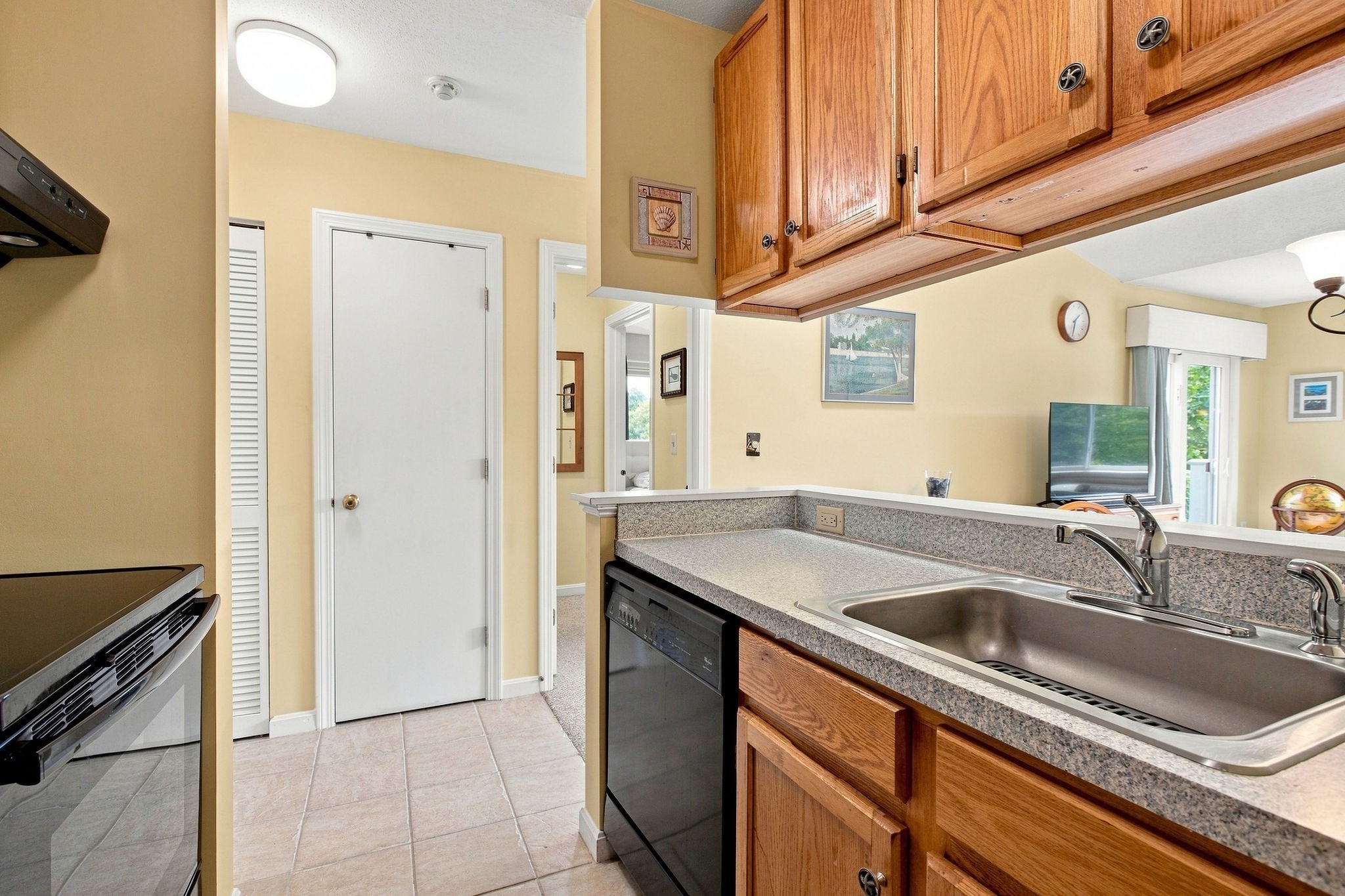 62 Fletcher Ln # A Property Photo 8