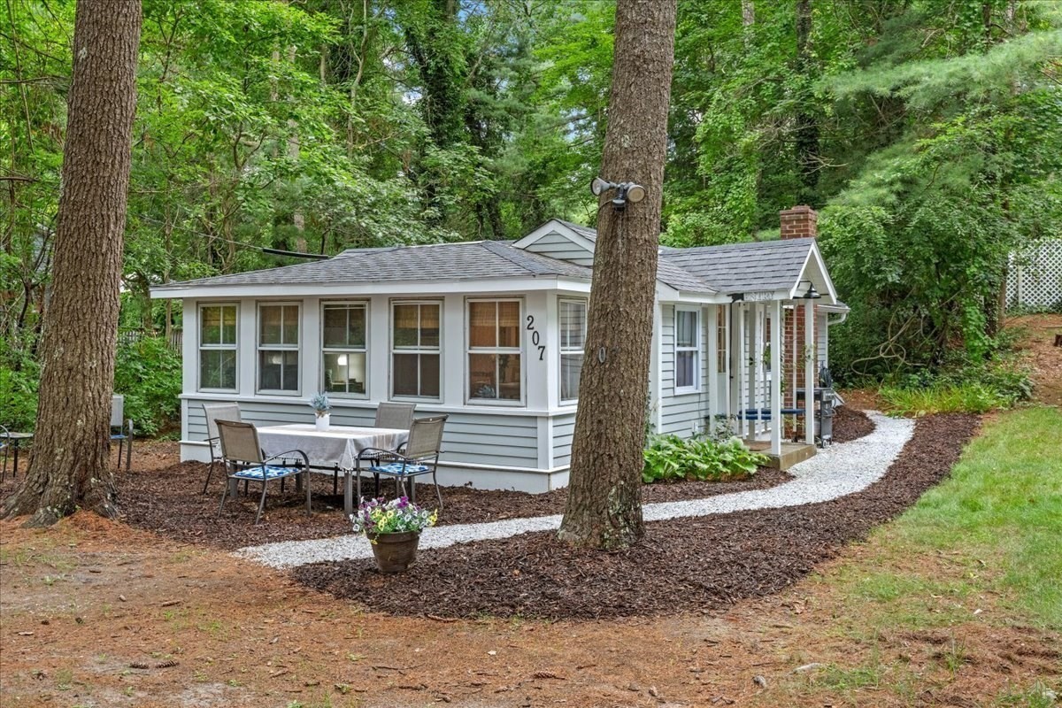207 Bartlett Rd Property Photo 1