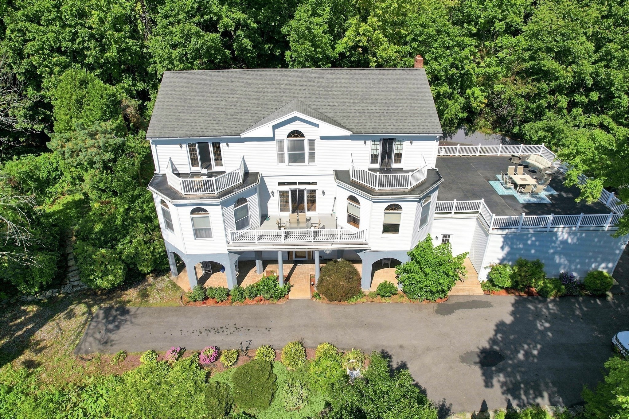 8 Bayberry Ln Property Photo 1