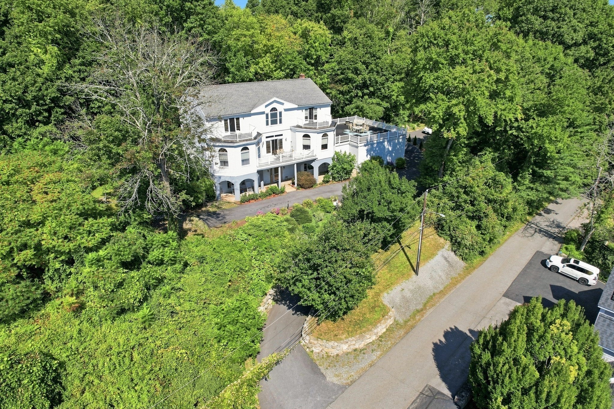 8 Bayberry Ln Property Photo 2