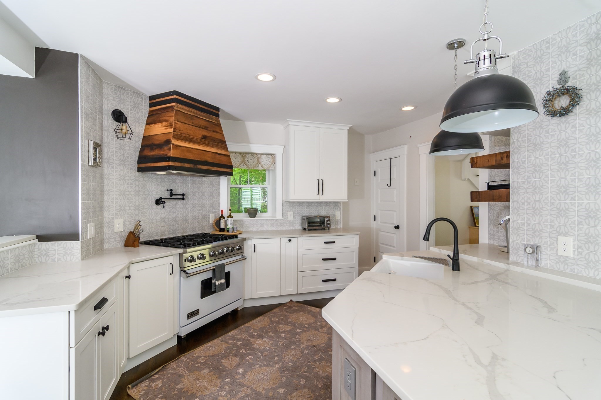 56 Curve Street Property Photo 4