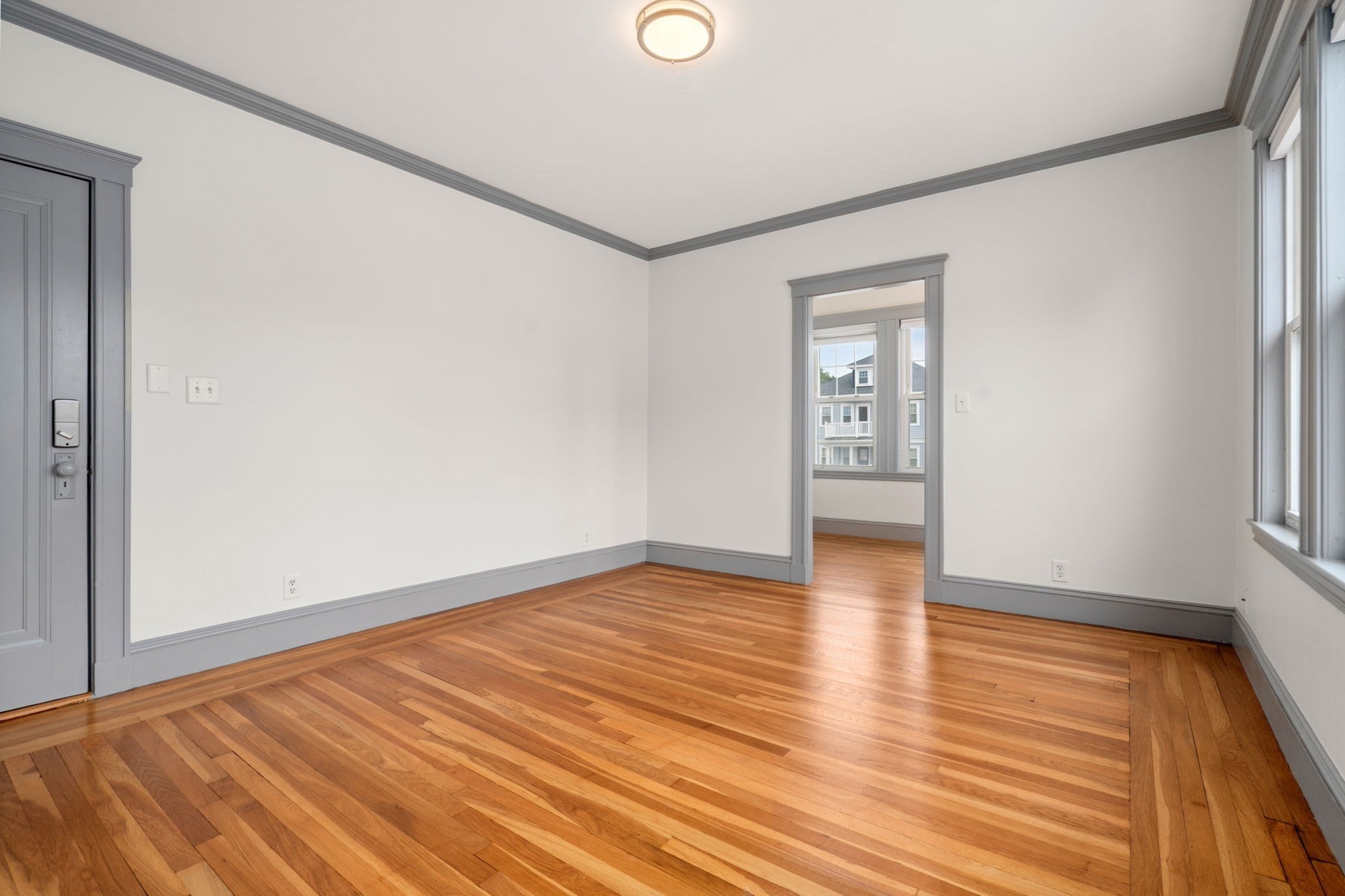 588 Gallivan Blvd Property Photo 12